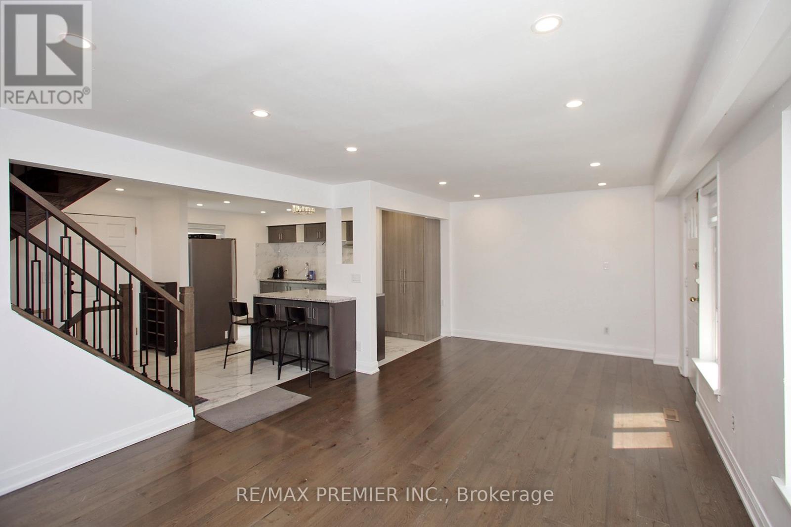1 - 7 Gosford Boulevard, Toronto, Ontario  M3N 2G7 - Photo 5 - W12196835