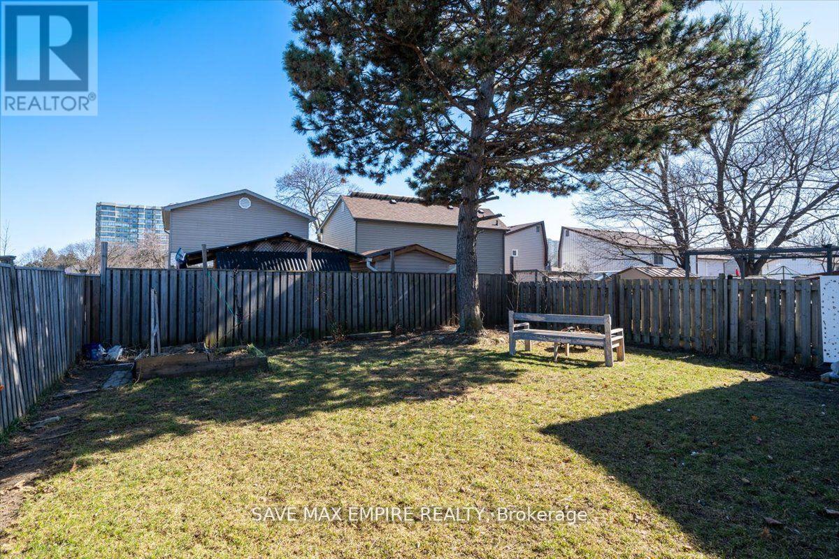 18 Hasting Square, Brampton, Ontario  L6S 2N8 - Photo 34 - W12196837