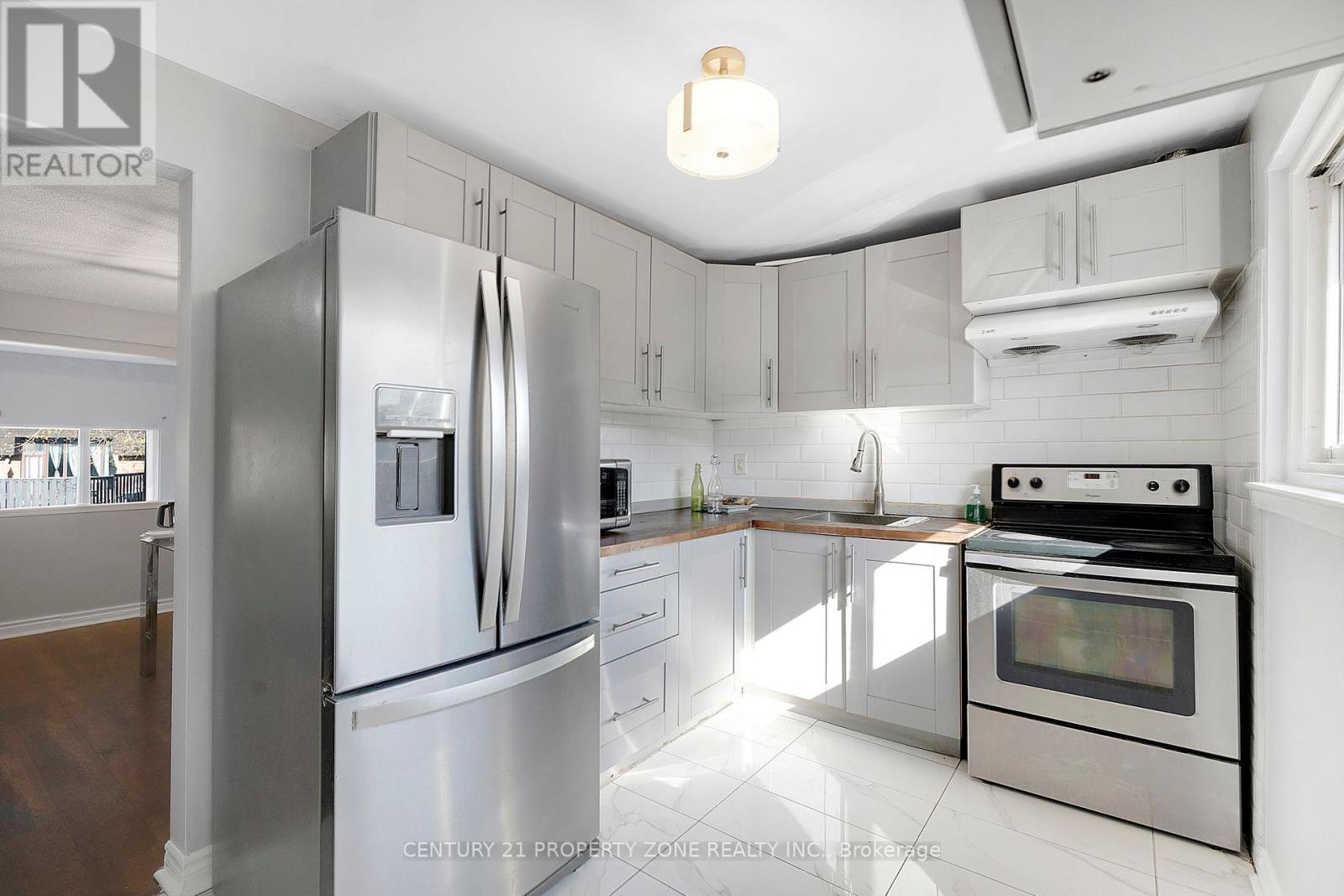 55 Darras Court, Brampton, Ontario  L6T 1W7 - Photo 7 - W12196879