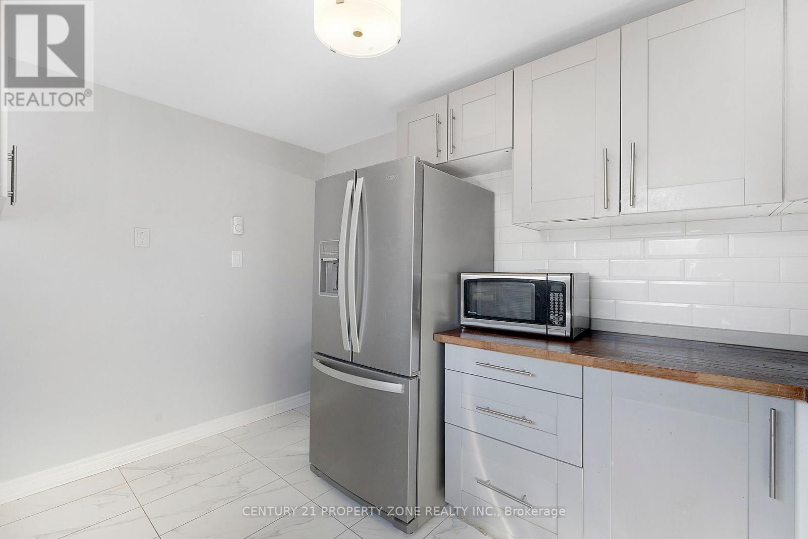 55 Darras Court, Brampton, Ontario  L6T 1W7 - Photo 9 - W12196879