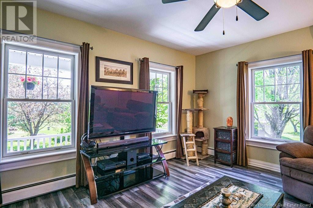 Property at 135 Kingsley Road image 5