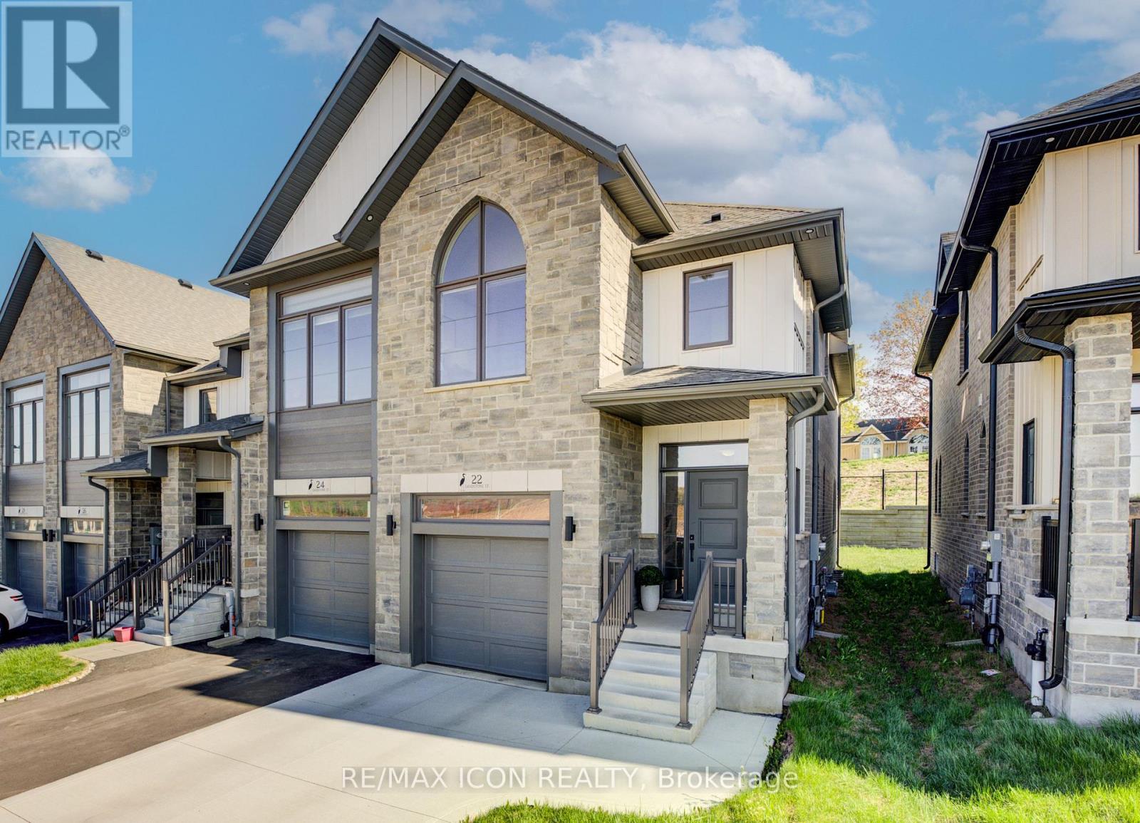 22 SANDSTONE STREET, Cambridge, Ontario