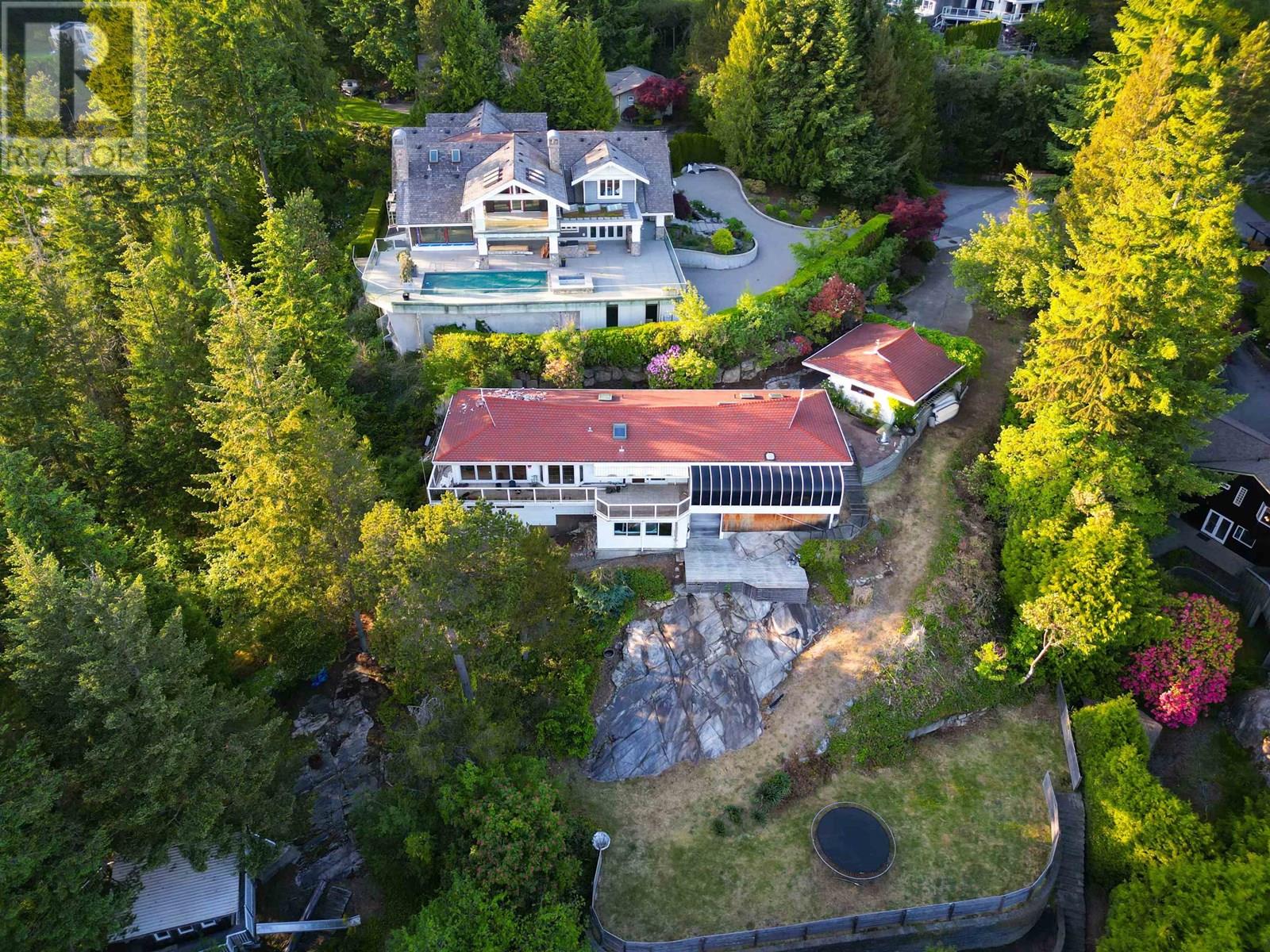 3 4665 Woodridge Place, West Vancouver, British Columbia  V7S 2X1 - Photo 5 - R3011535