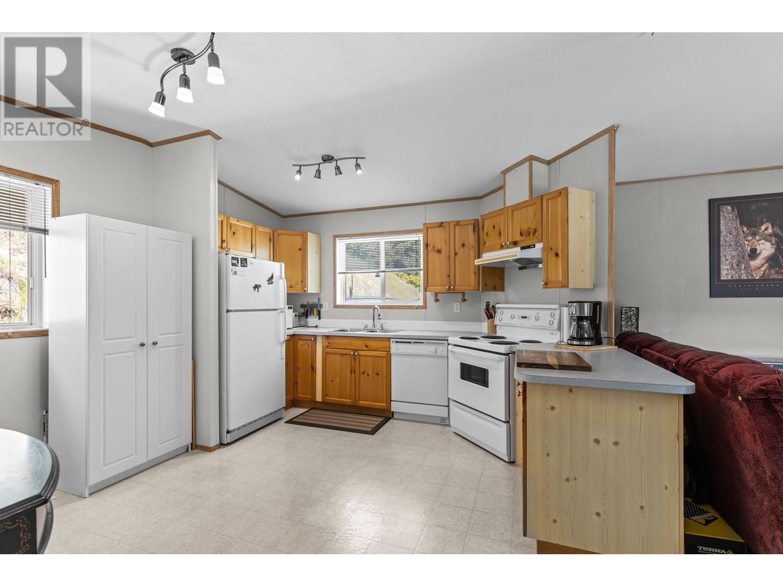 Property at 1525 Westside Road Unit# 5 image 4