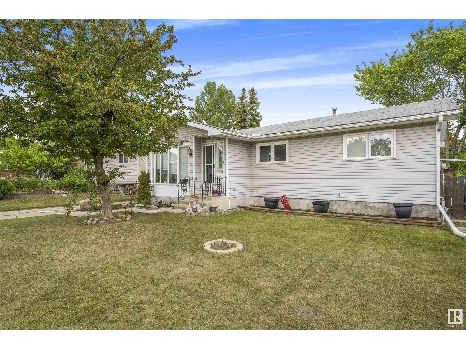 5940 149 AV NW, Edmonton, Alberta