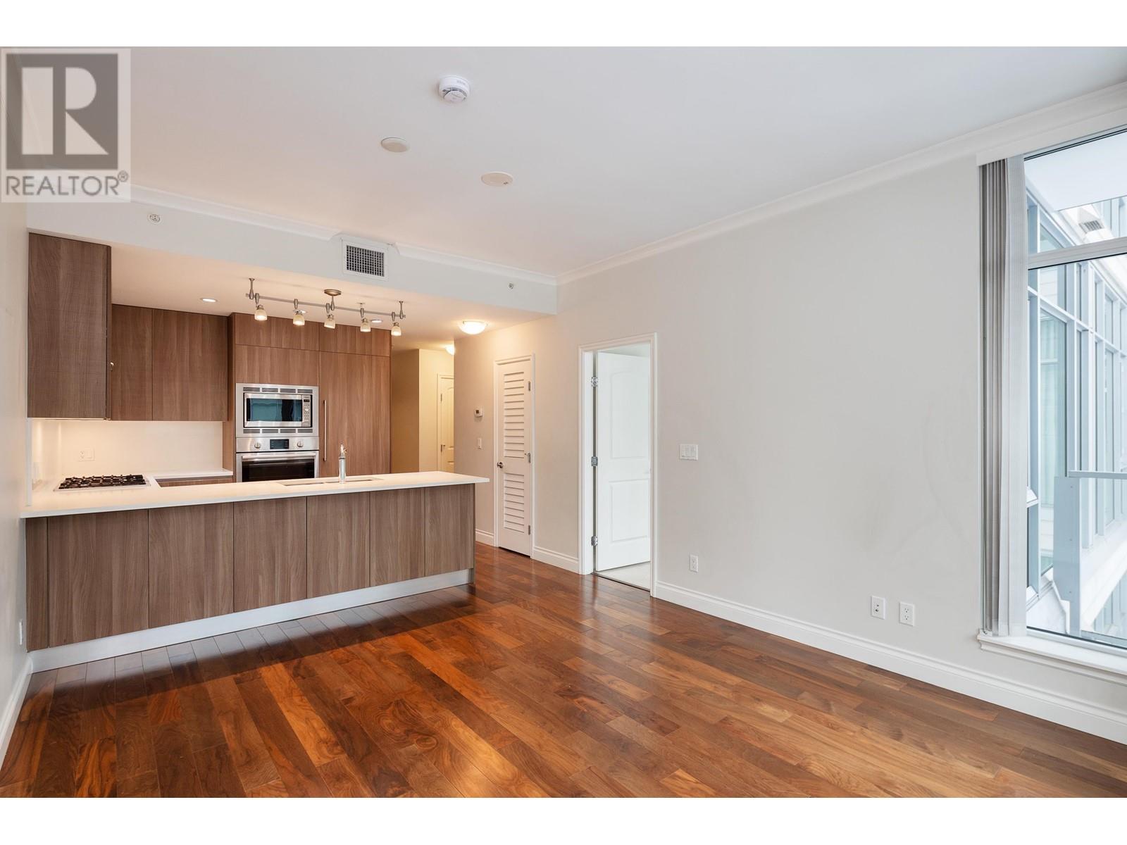 305 185 Victory Ship Way, North Vancouver, British Columbia  V7L 0G2 - Photo 11 - R3010331