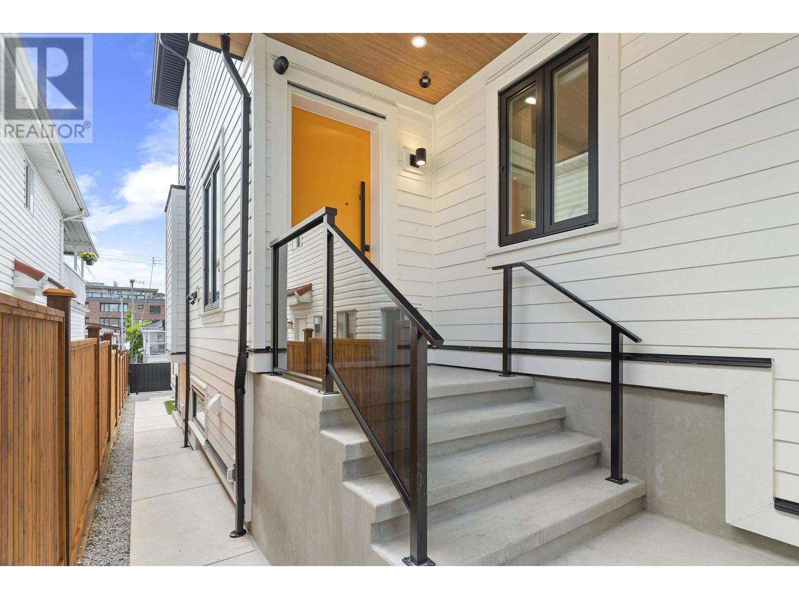 2 4257 Beatrice Street, Vancouver, British Columbia  V5N 4H9 - Photo 3 - R3010494