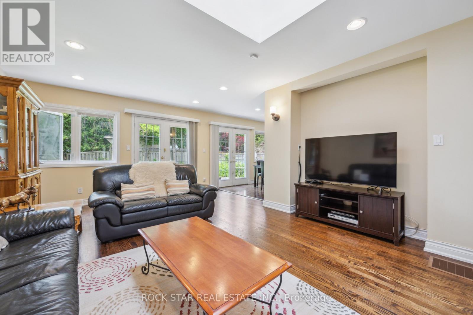 22 Fairmeadow Avenue, Toronto, Ontario  M2P 1W5 - Photo 11 - C12196931