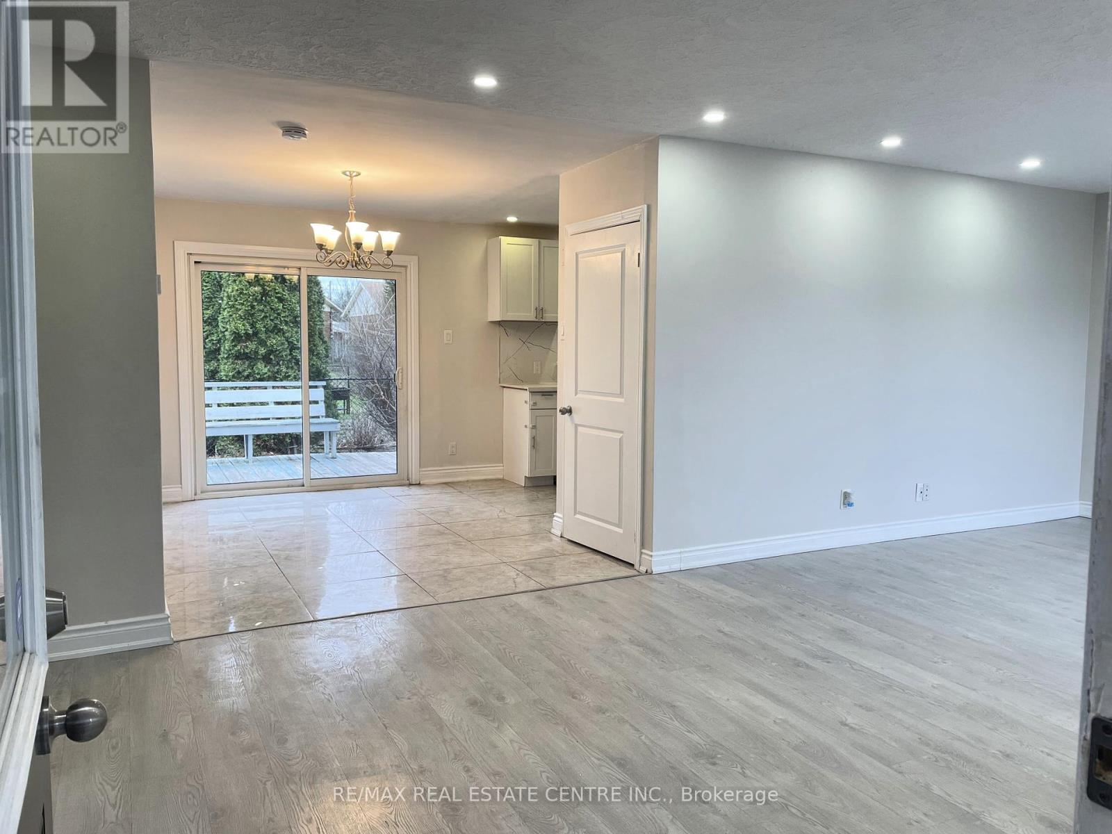 5866 Valley Way, Niagara Falls, Ontario  L2E 1Y1 - Photo 7 - X12090903