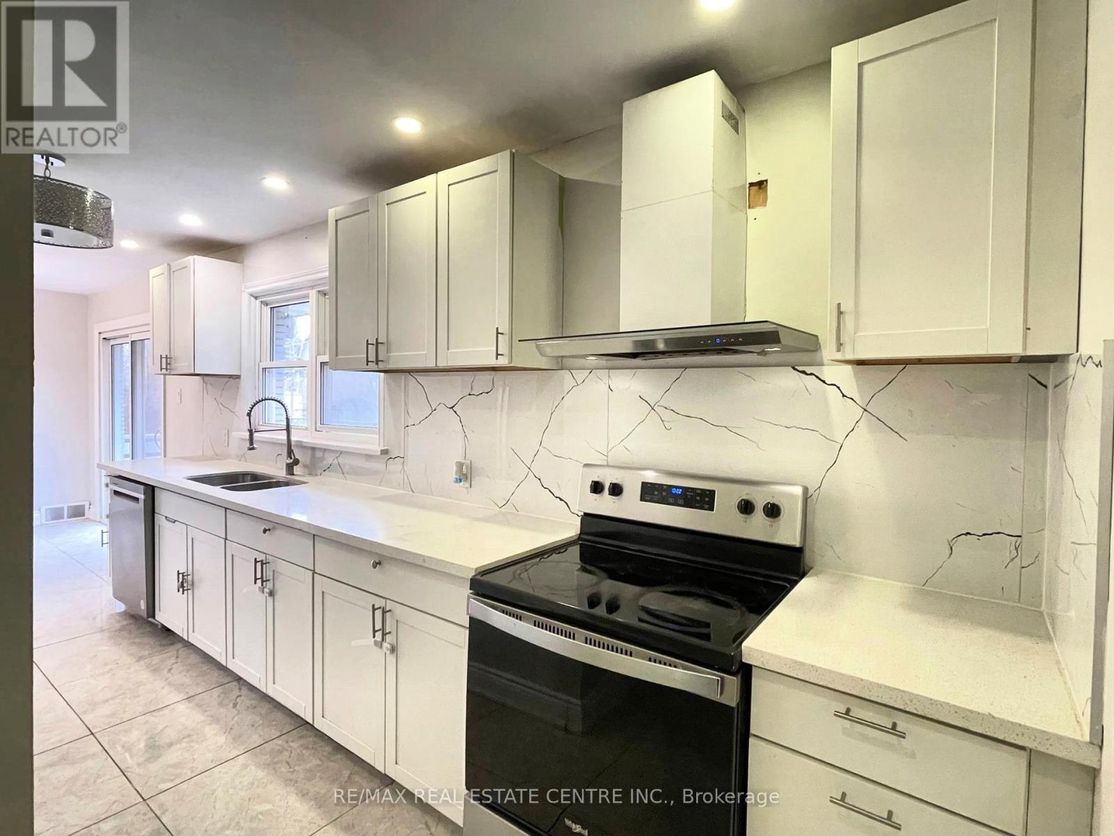 5866 Valley Way, Niagara Falls, Ontario  L2E 1Y1 - Photo 9 - X12090903