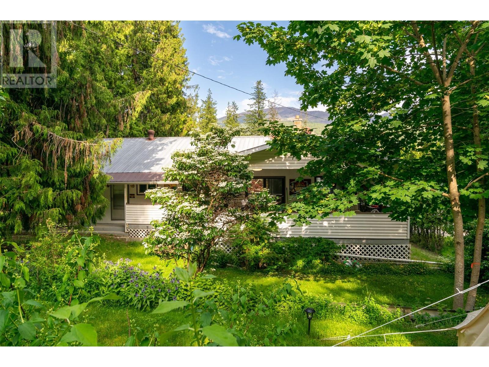 402 Coach Road, Sicamous, British Columbia  V0E 2V2 - Photo 10 - 10350721