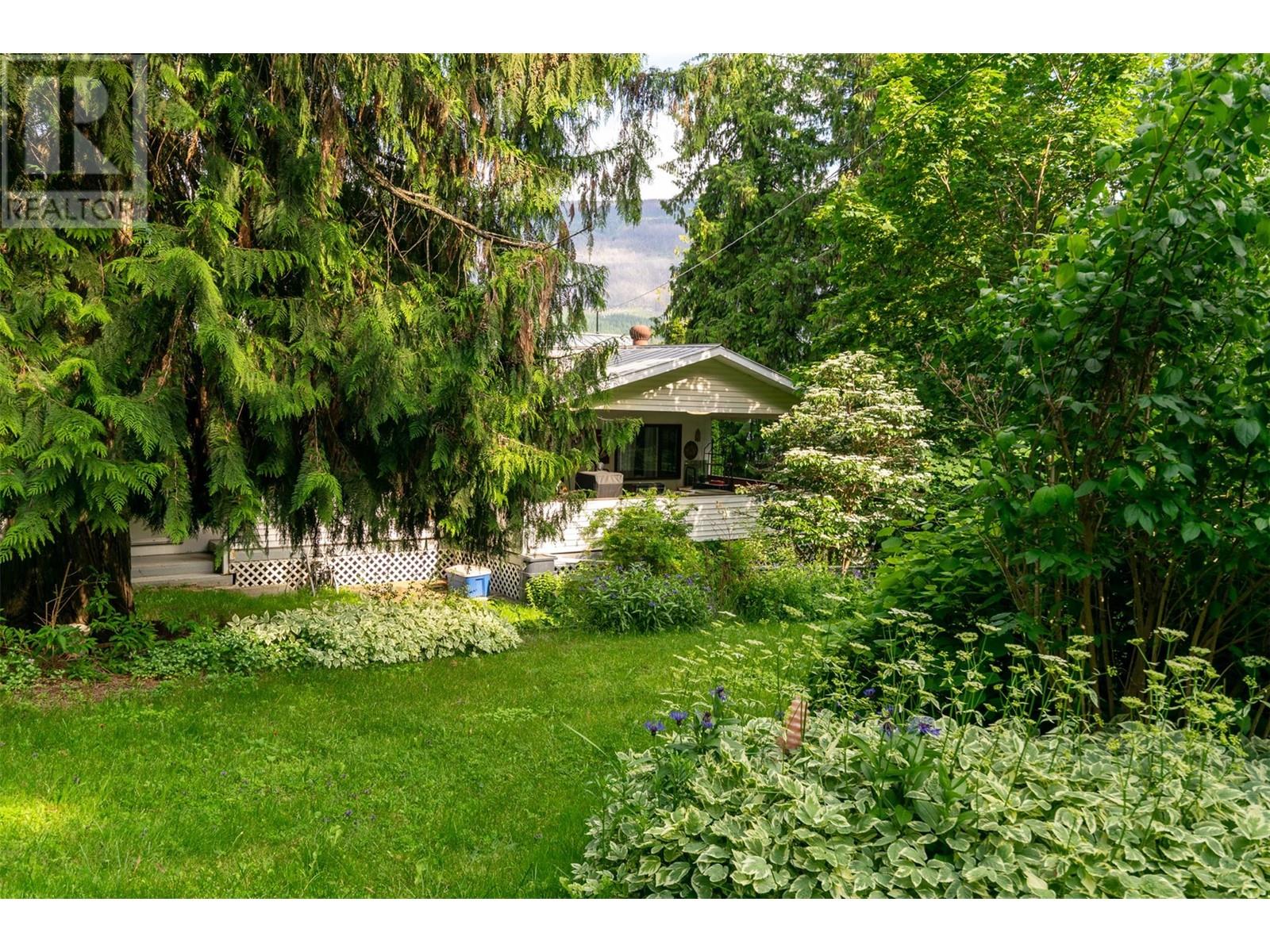 402 Coach Road, Sicamous, British Columbia  V0E 2V2 - Photo 11 - 10350721