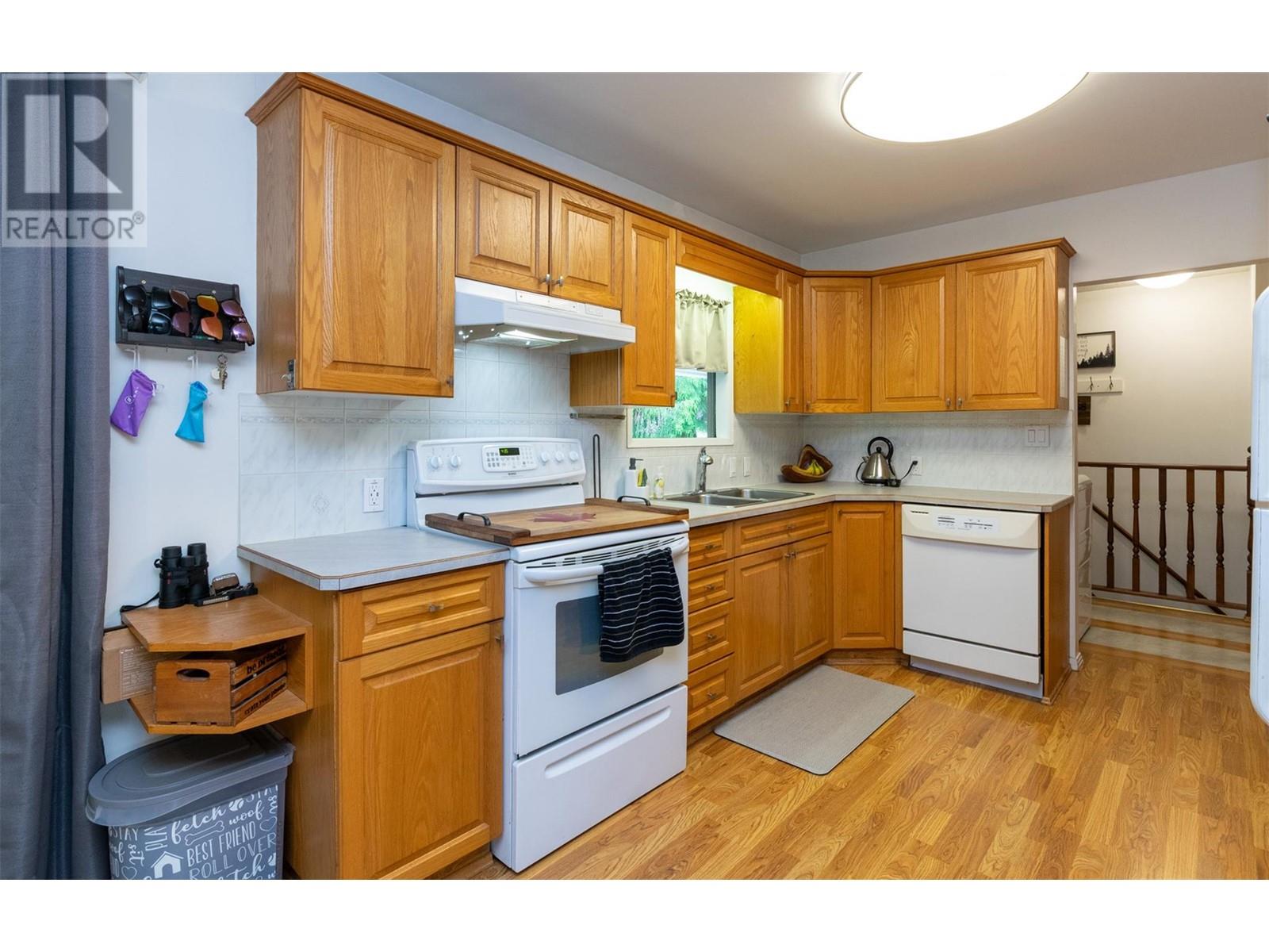 402 Coach Road, Sicamous, British Columbia  V0E 2V2 - Photo 23 - 10350721