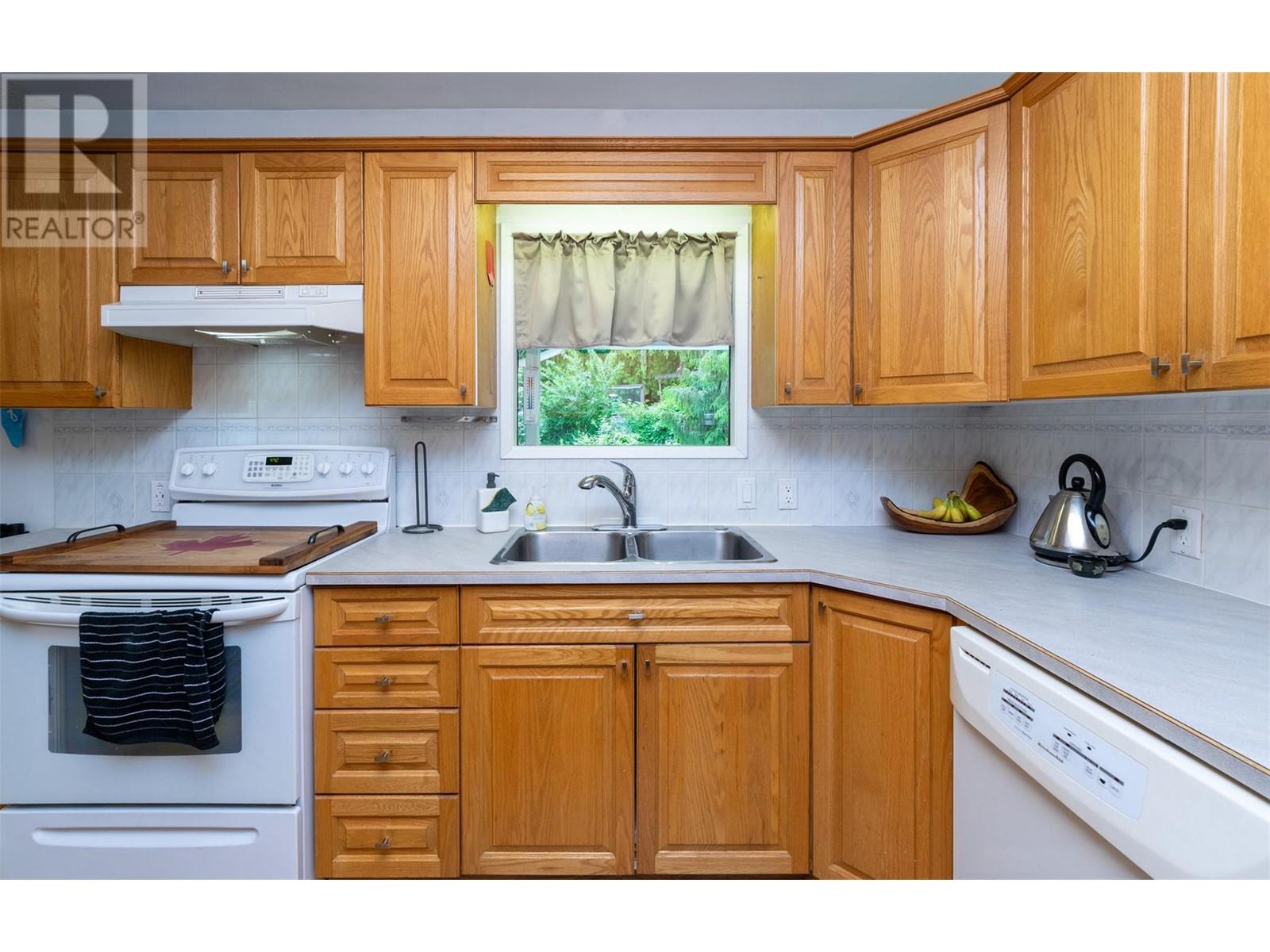 402 Coach Road, Sicamous, British Columbia  V0E 2V2 - Photo 25 - 10350721