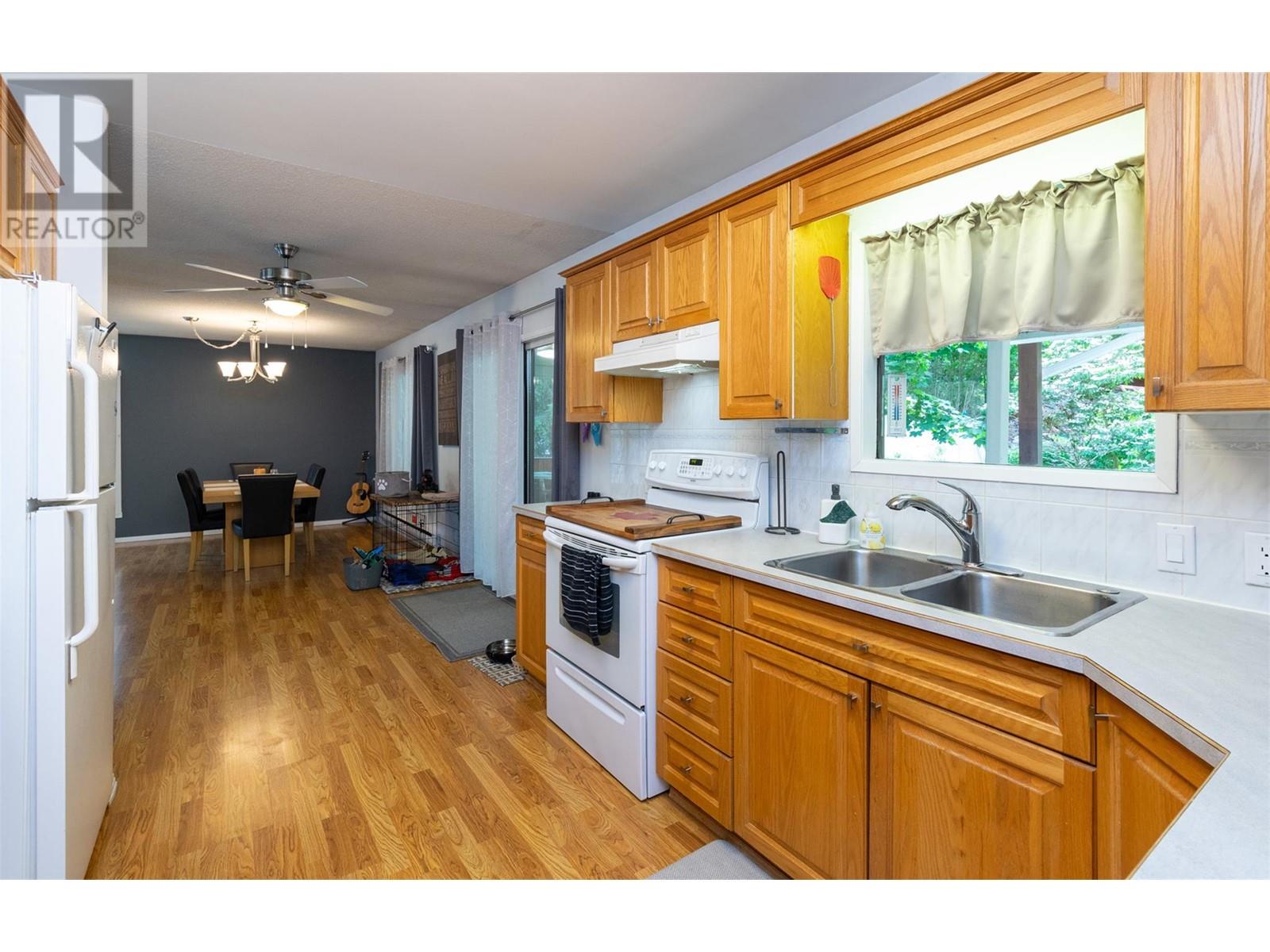 402 Coach Road, Sicamous, British Columbia  V0E 2V2 - Photo 26 - 10350721