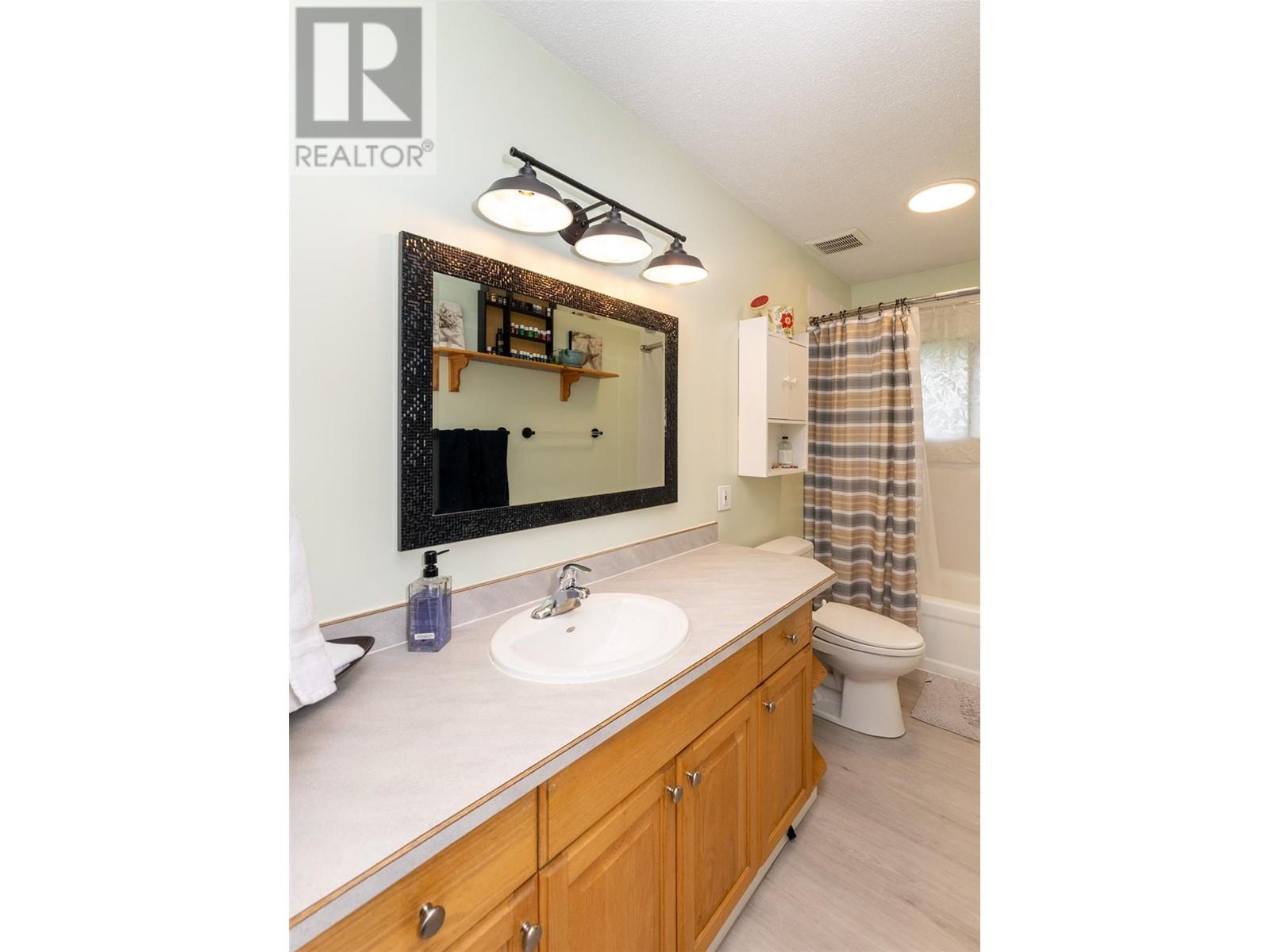 402 Coach Road, Sicamous, British Columbia  V0E 2V2 - Photo 32 - 10350721
