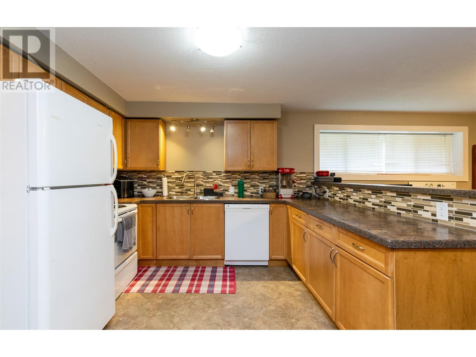 402 Coach Road, Sicamous, British Columbia  V0E 2V2 - Photo 37 - 10350721