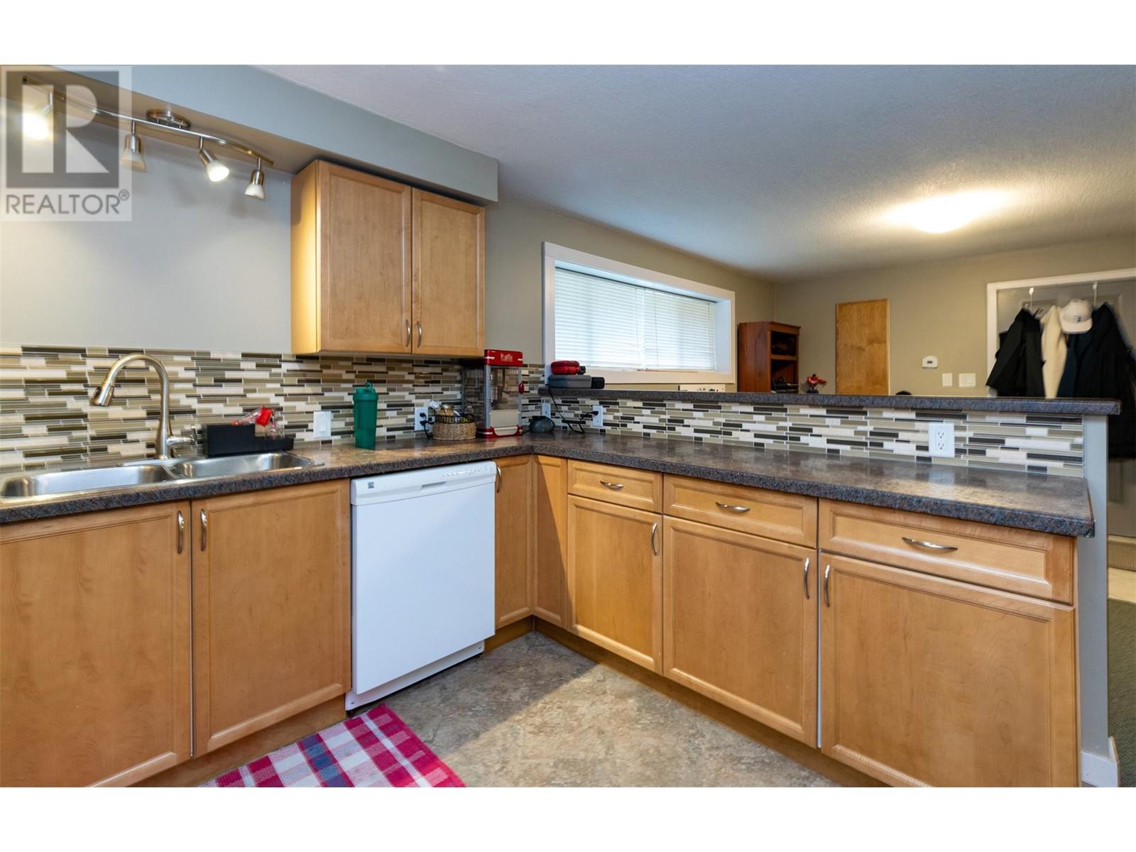 402 Coach Road, Sicamous, British Columbia  V0E 2V2 - Photo 38 - 10350721