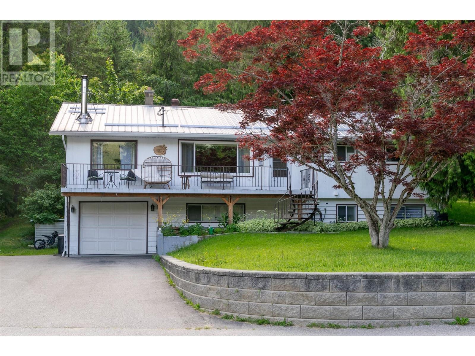 402 Coach Road, Sicamous, British Columbia  V0E 2V2 - Photo 4 - 10350721
