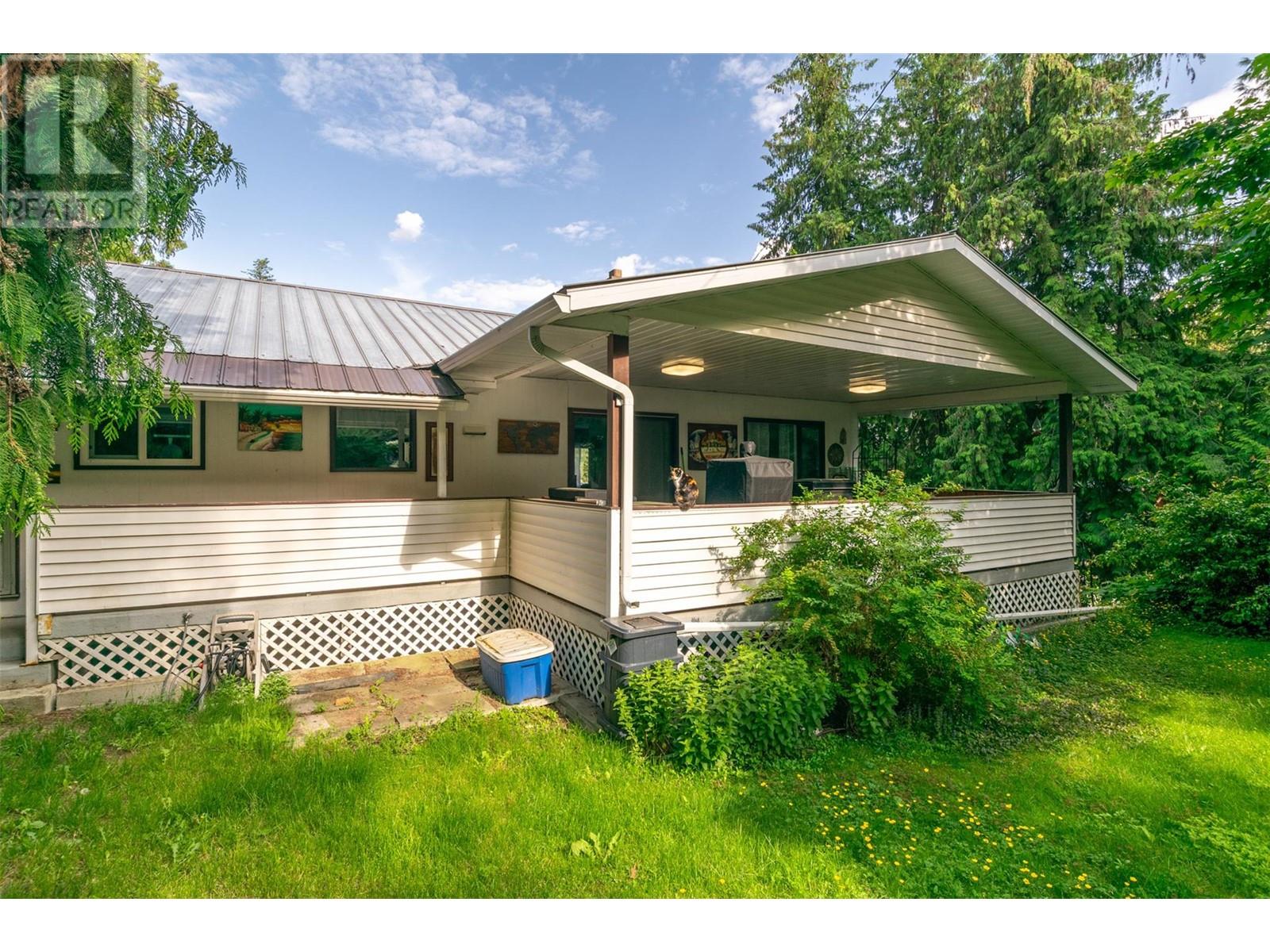 402 Coach Road, Sicamous, British Columbia  V0E 2V2 - Photo 9 - 10350721