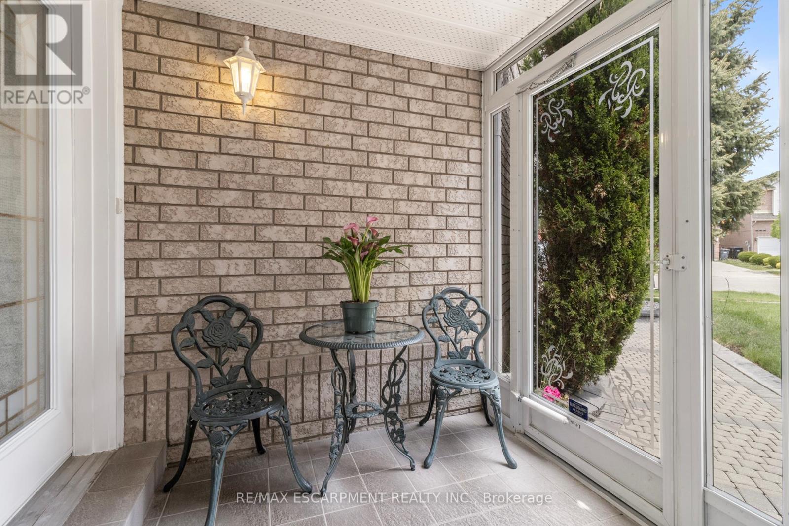 5414 Kinglet Avenue, Mississauga, Ontario  L5V 2C8 - Photo 5 - W12196945