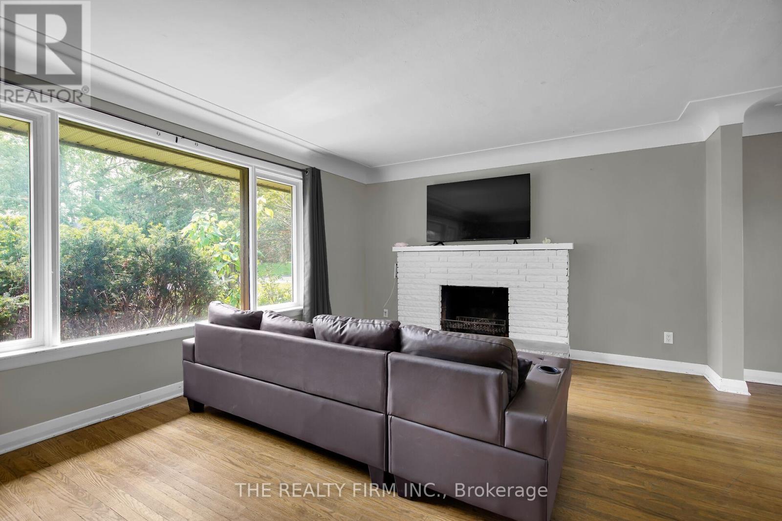 95 Edgar Drive, London North, Ontario  N6G 1K3 - Photo 4 - X12196977