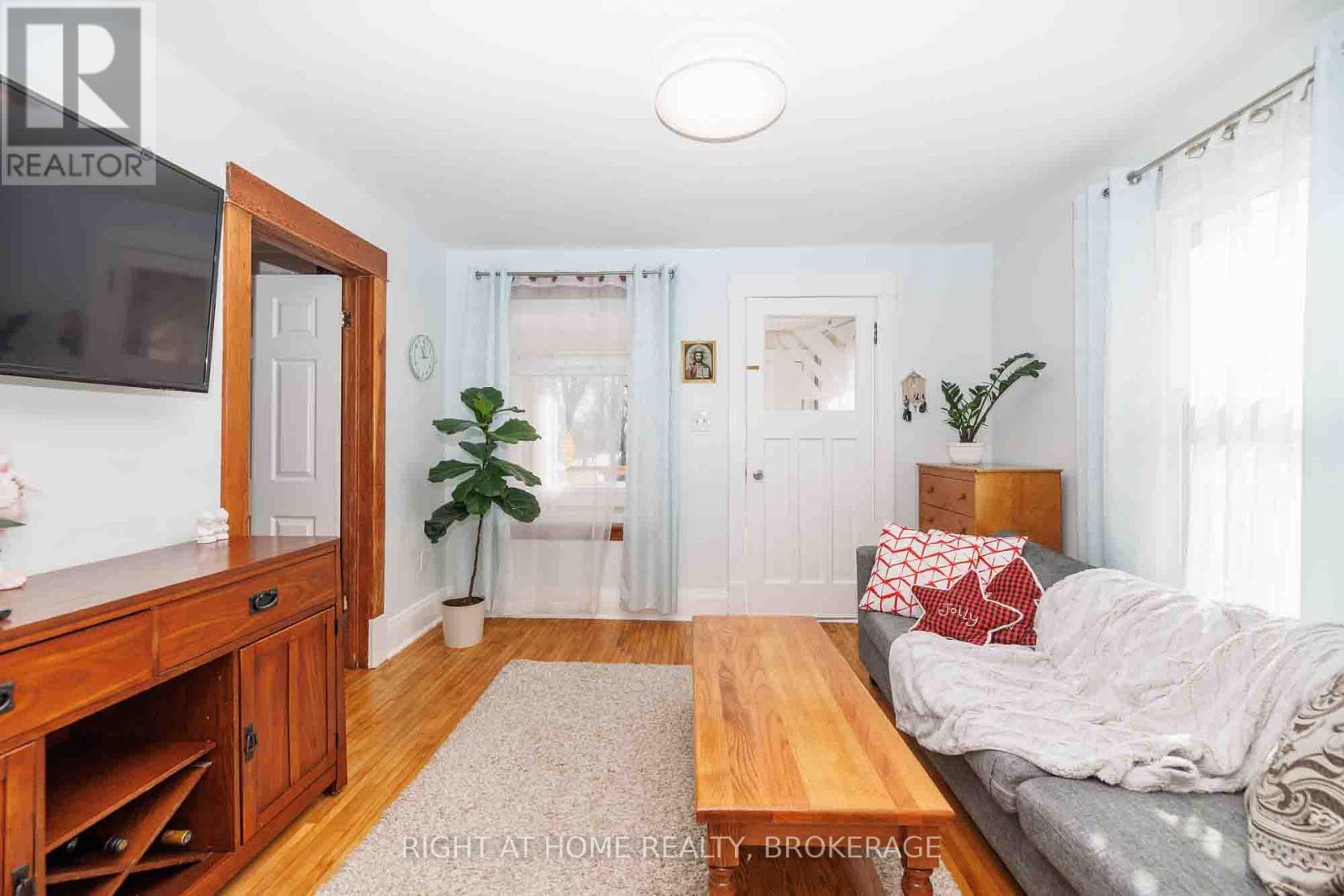 4367 Homewood Avenue, Niagara Falls, Ontario  L2E 4X3 - Photo 10 - X12014894