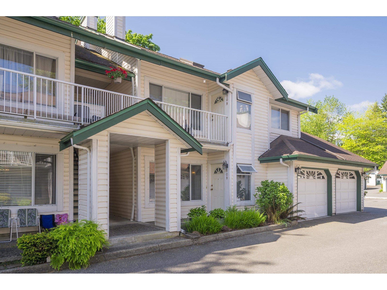 109 10308 155A STREET, surrey, British Columbia