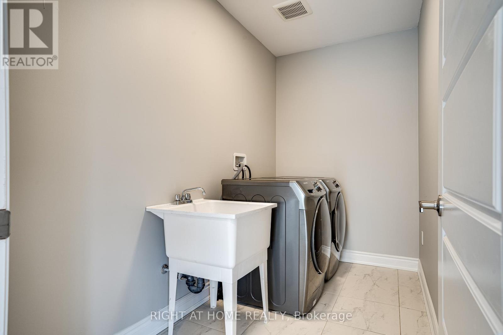 227 Thompson Road, Haldimand, Ontario  N3W 0C4 - Photo 16 - X12196928