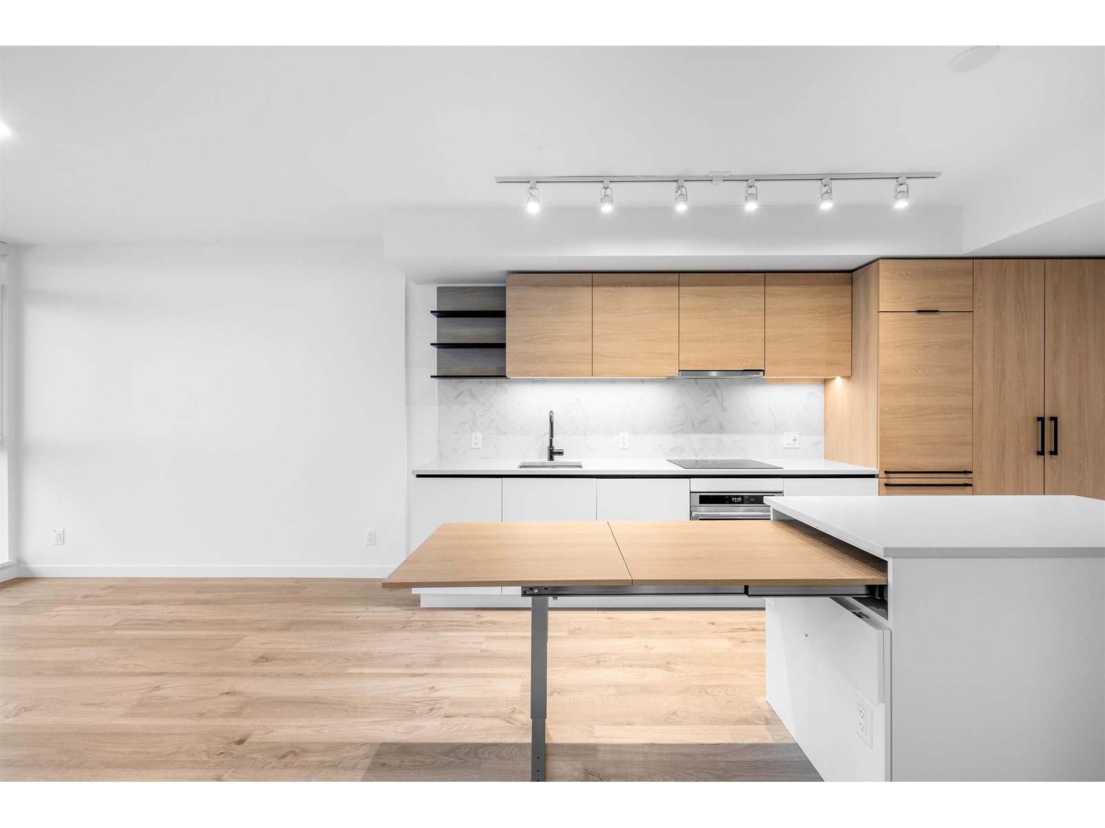 2606 10448 UNIVERSITY DRIVE, Surrey, British Columbia
