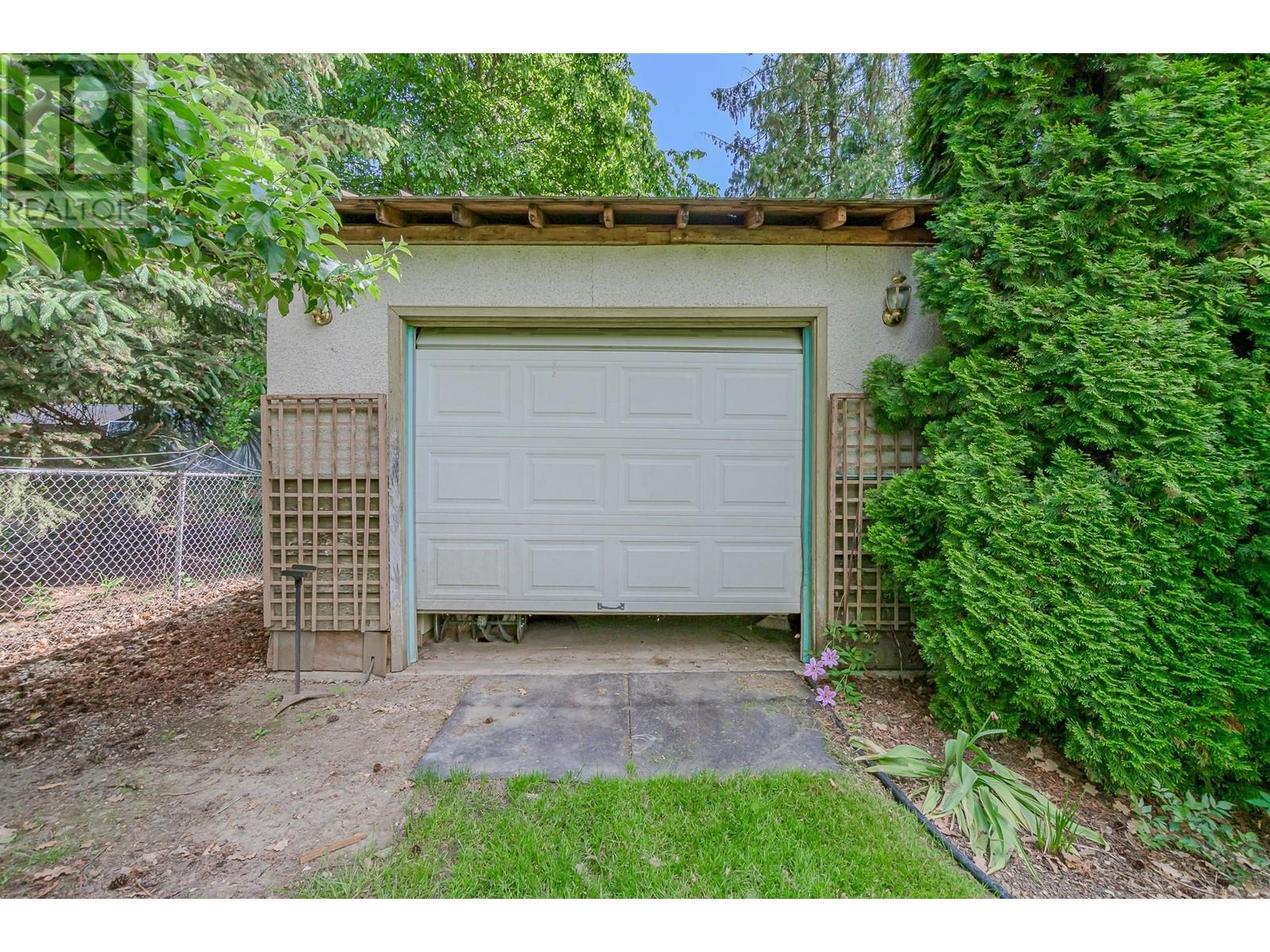 1180 18 Street Ne, Salmon Arm, British Columbia  V1E 2T4 - Photo 22 - 10345465