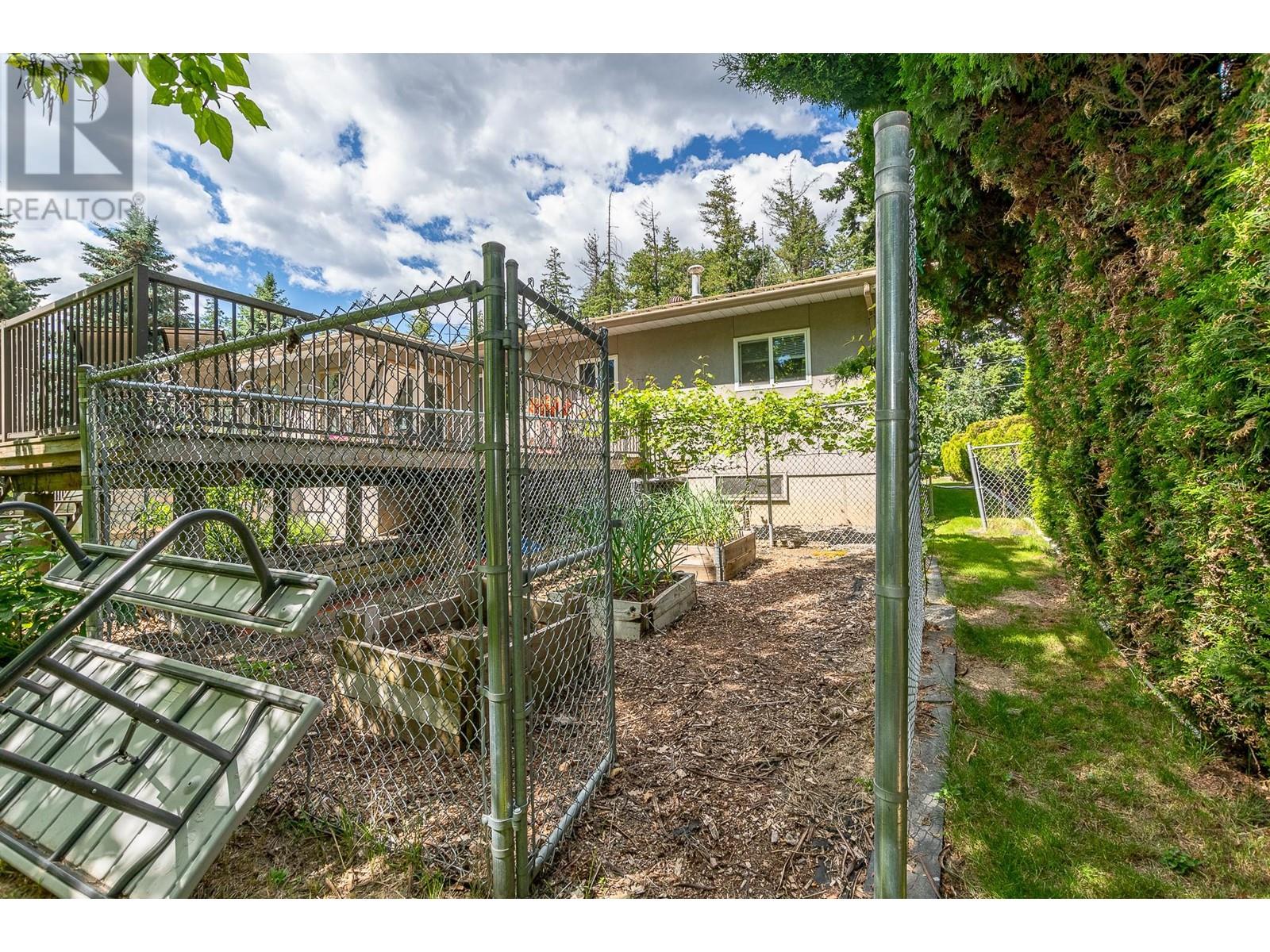 1180 18 Street Ne, Salmon Arm, British Columbia  V1E 2T4 - Photo 75 - 10345465