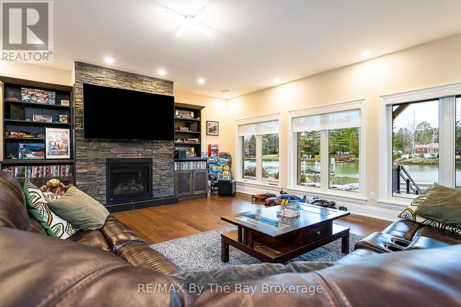18 Edgewater Road, Wasaga Beach, Ontario  L9Z 2W3 - Photo 22 - S12196962