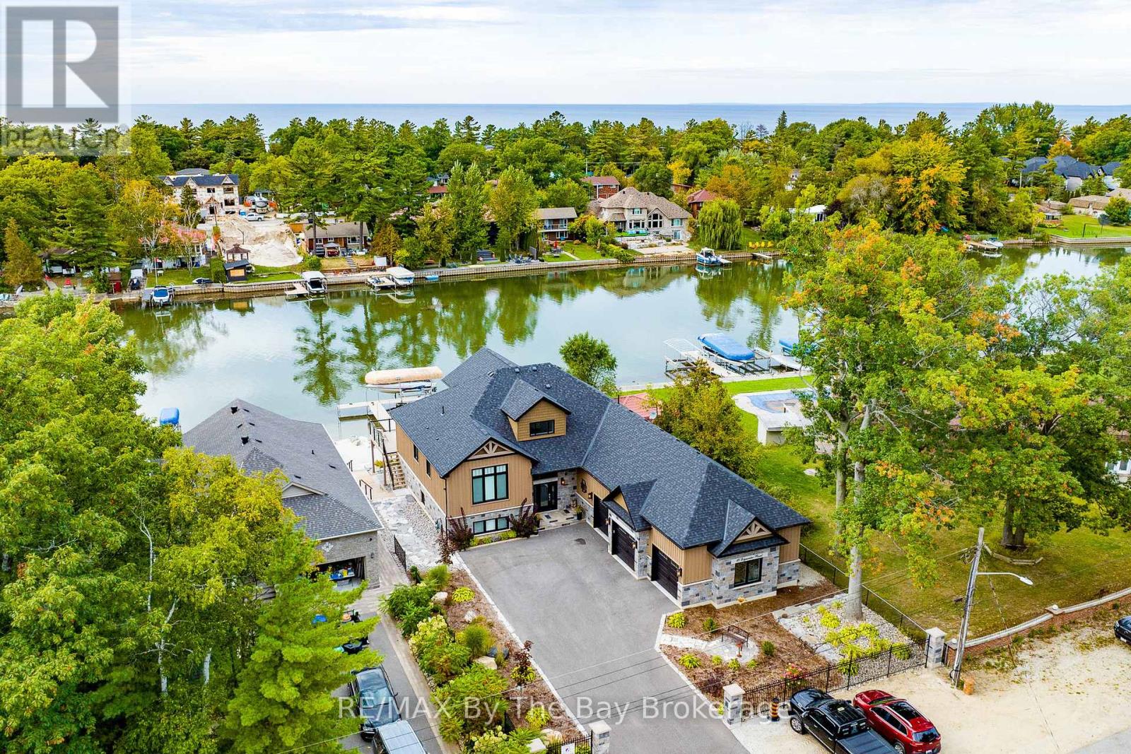 18 Edgewater Road, Wasaga Beach, Ontario  L9Z 2W3 - Photo 32 - S12196962
