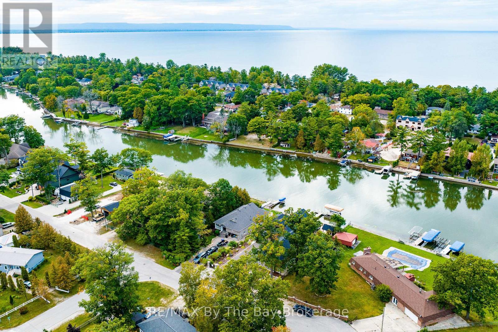 18 Edgewater Road, Wasaga Beach, Ontario  L9Z 2W3 - Photo 33 - S12196962