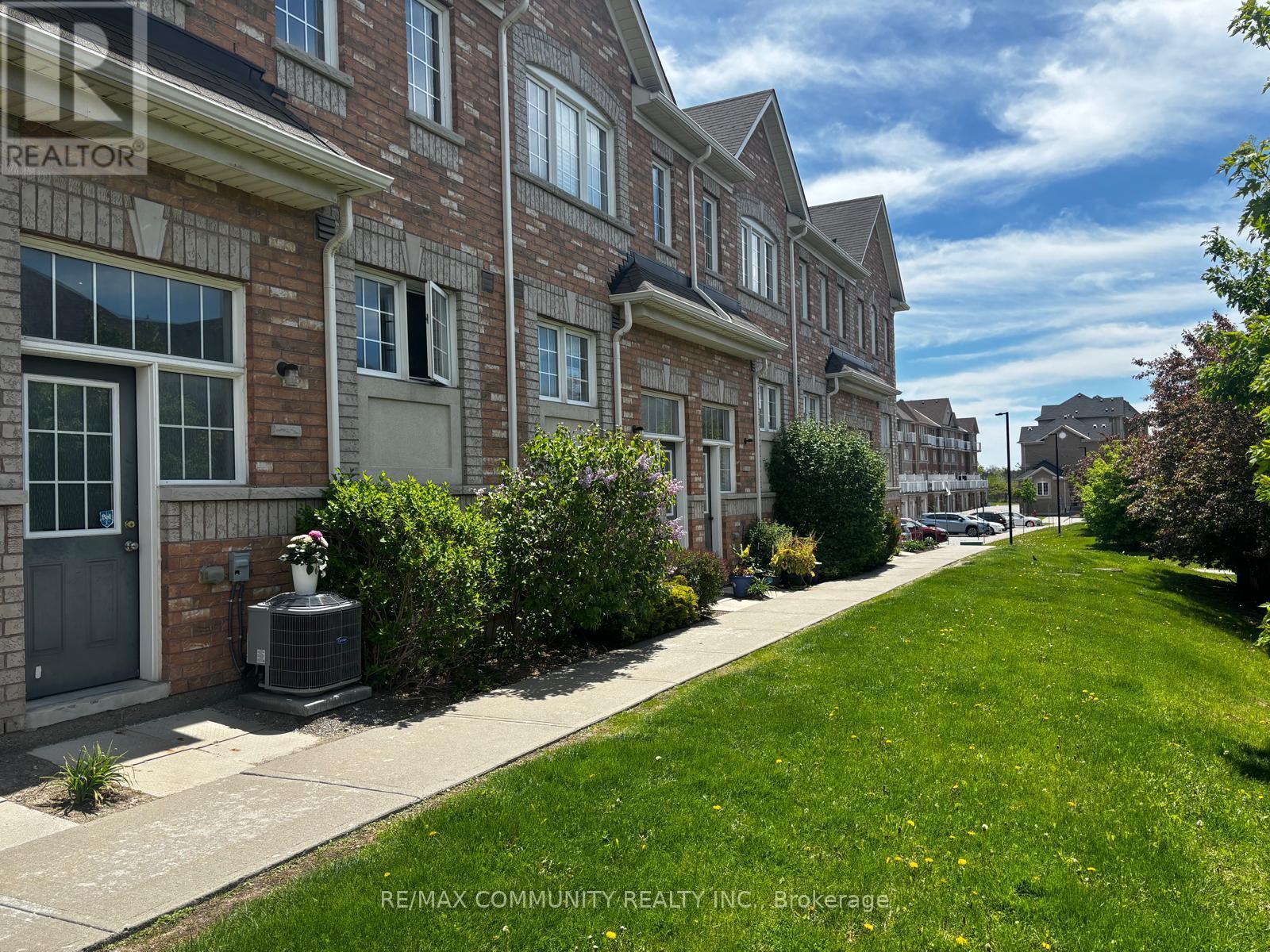 18 COOPERAGE LANE, Ajax, Ontario