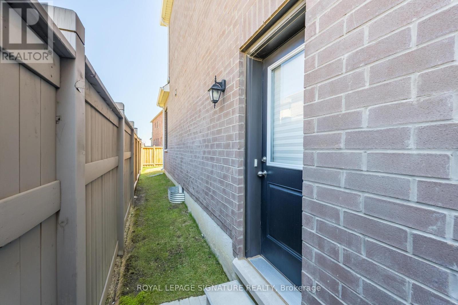 21 Vineyard Drive, Brampton, Ontario  L6Y 2A5 - Photo 33 - W12196910