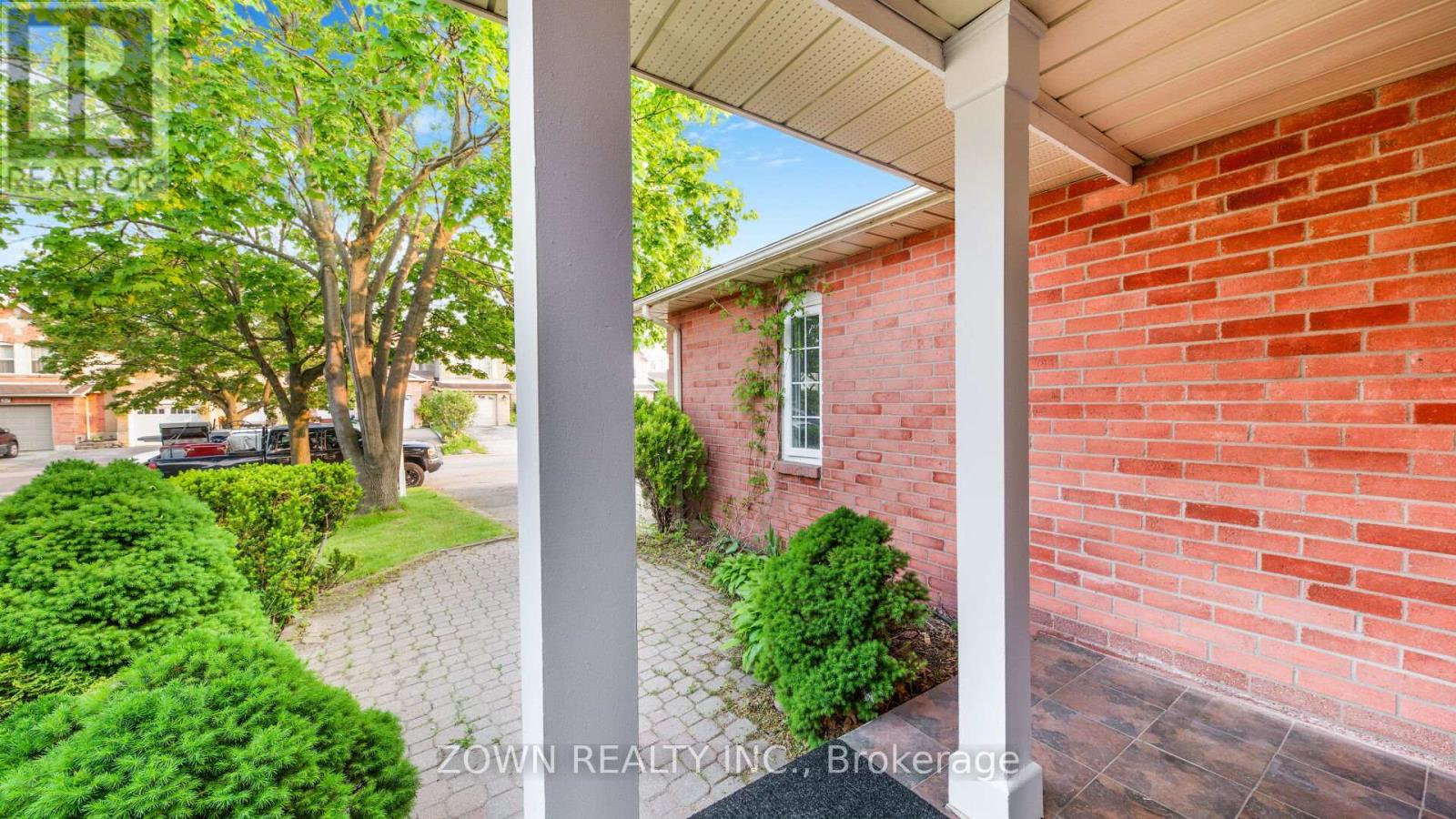 26 Carr Drive, Ajax, Ontario  L1T 3C9 - Photo 5 - E12196972