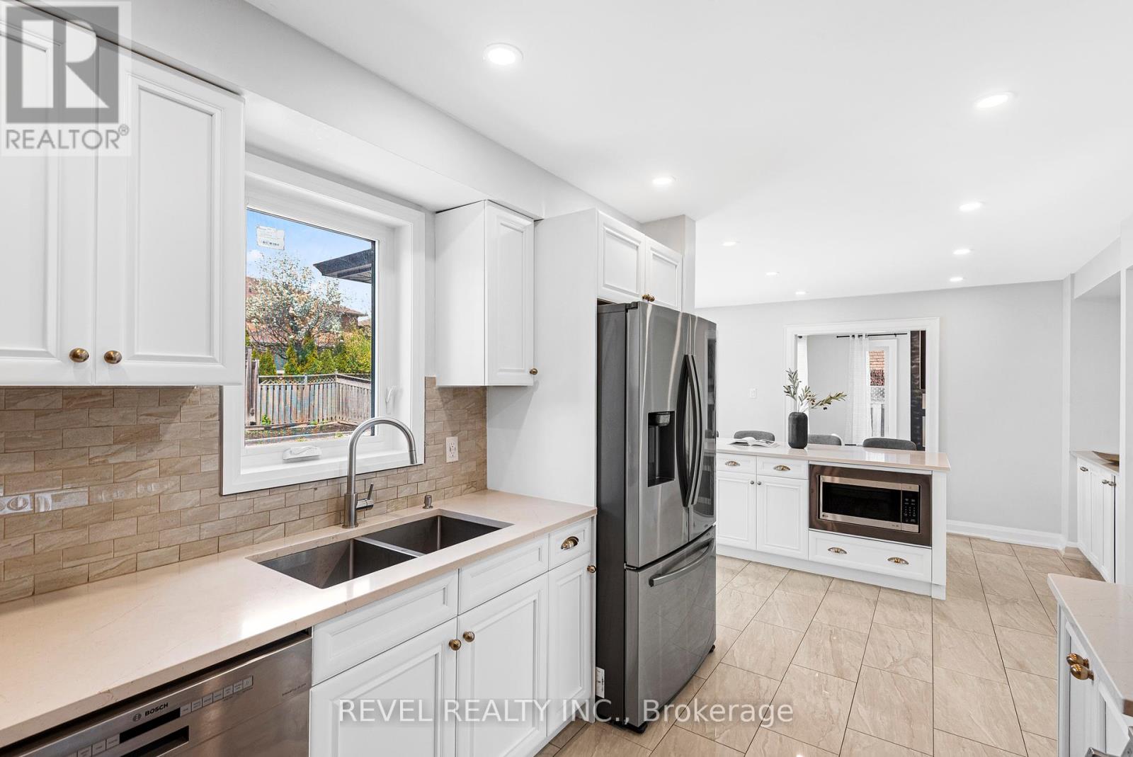 12 Glenayr Gate, Whitby (Blue Grass Meadows), Ontario  L1N 8J3 - Photo 10 - E12197006