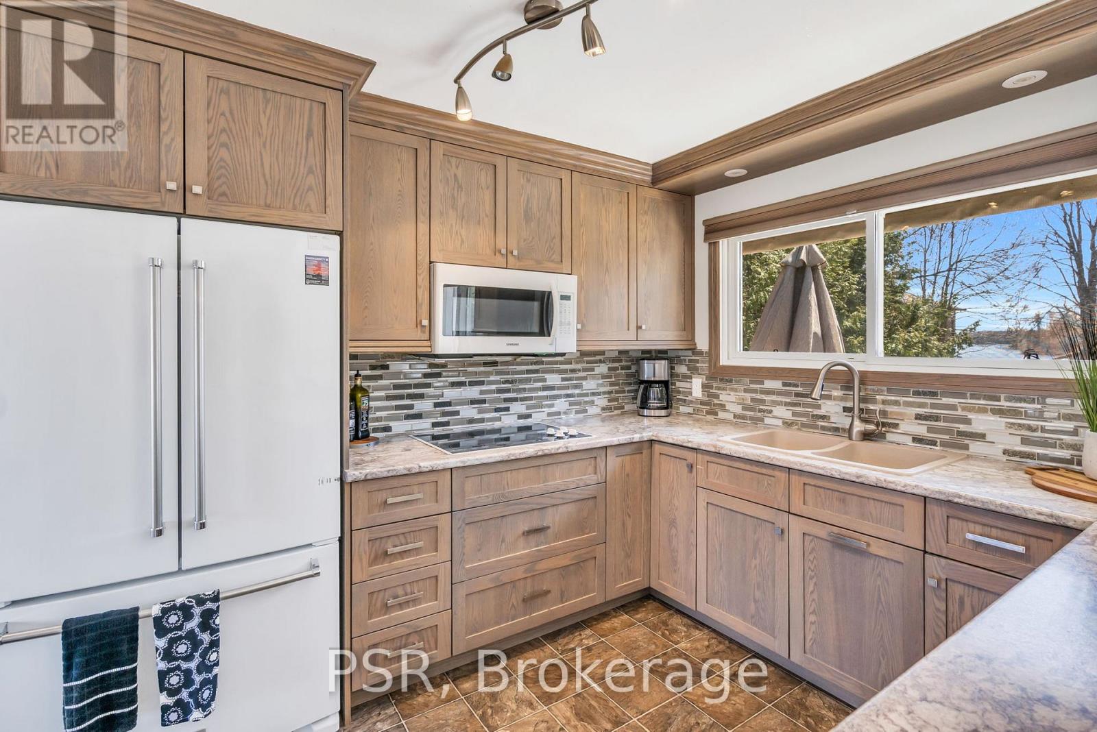 4453 Orkney Beach Road, Ramara, Ontario  L3V 6H7 - Photo 10 - S12196973