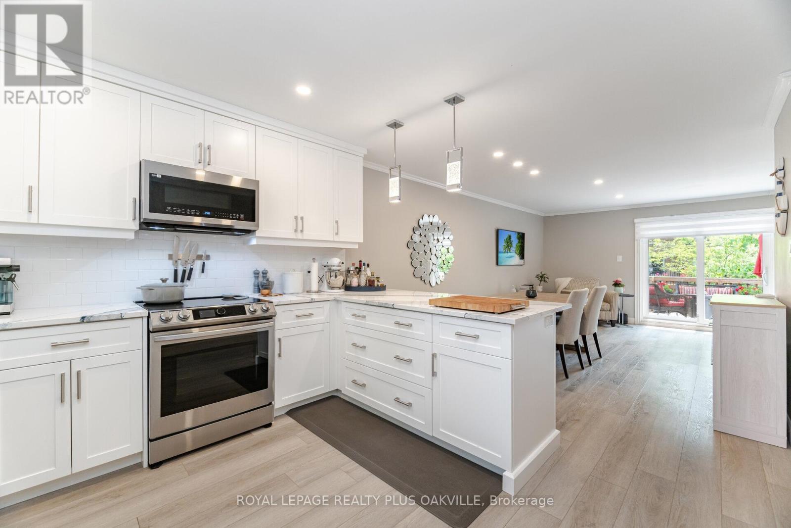 3 - 2056 Marine Drive, Oakville, Ontario  L6L 1B4 - Photo 10 - W12196968