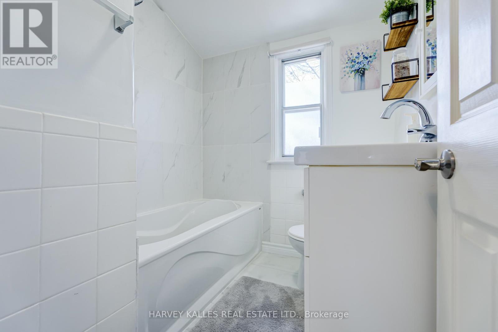 562 Royal York Road, Toronto, Ontario  M6S 1P2 - Photo 14 - W12196991