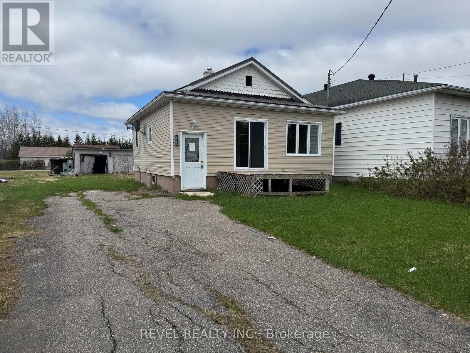 662 GLEASON AVENUE, Black River Matheson, Ontario