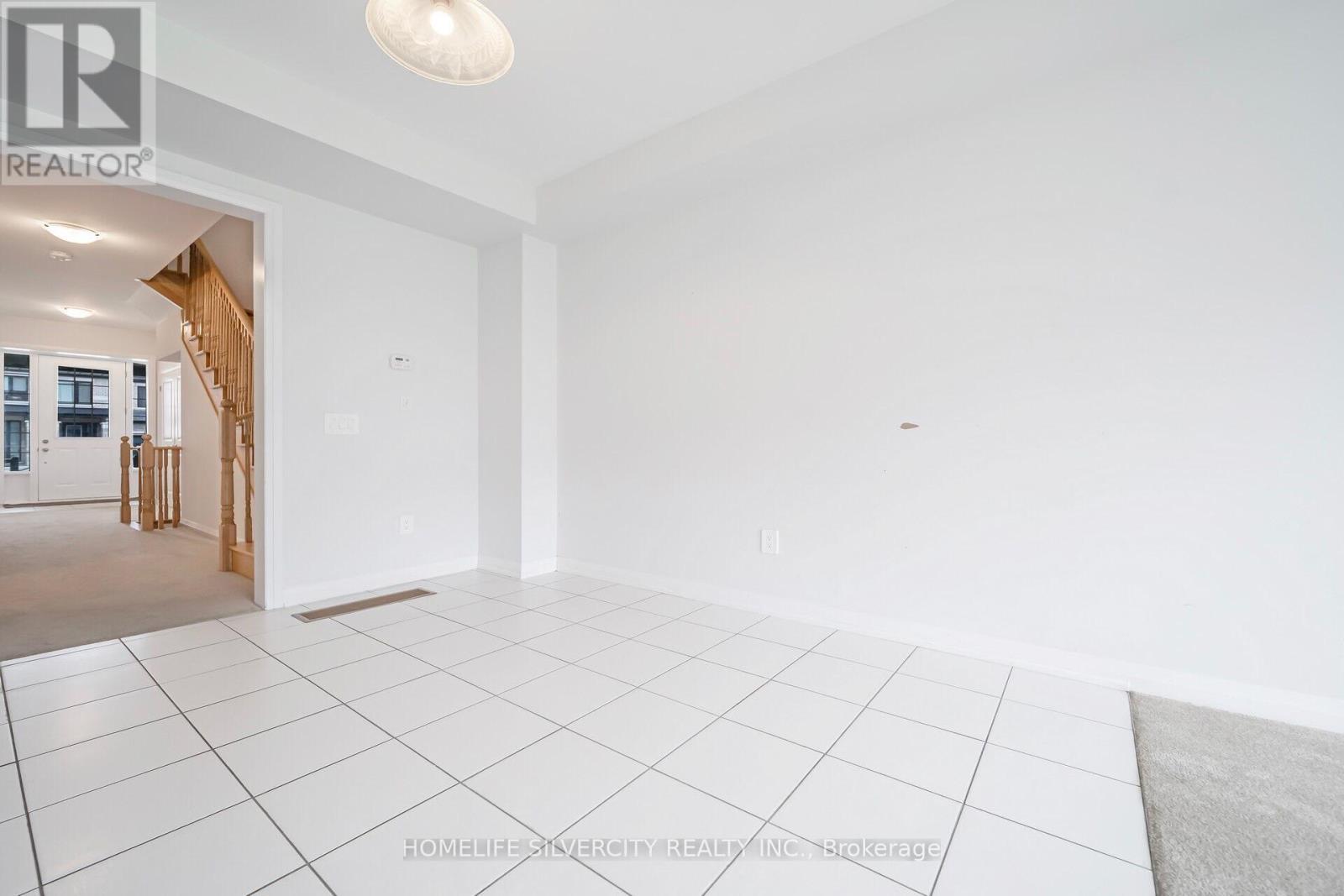 34 Keenan Street, Kawartha Lakes, Ontario  K9V 6C2 - Photo 12 - X12196990