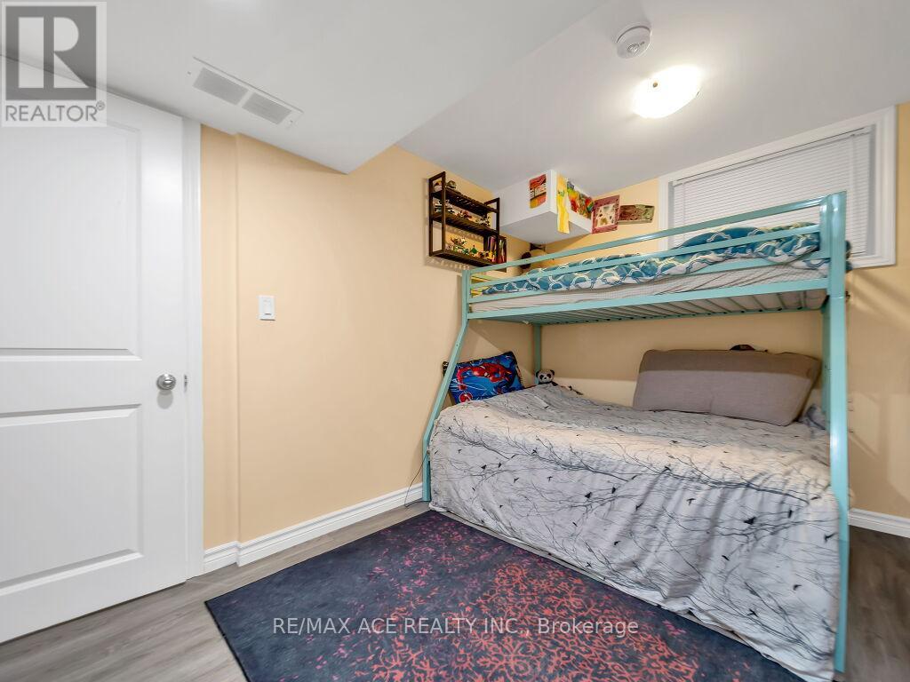 160 Kemp Crescent E, Guelph, Ontario  N1E 0K1 - Photo 33 - X12196993