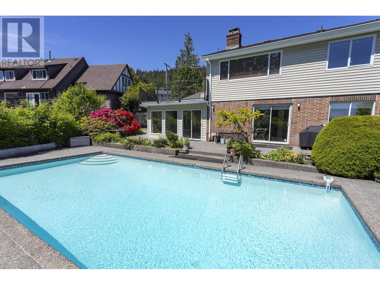 588 St. Andrews Place, West Vancouver, British Columbia  V7S 1V8 - Photo 3 - R3010636