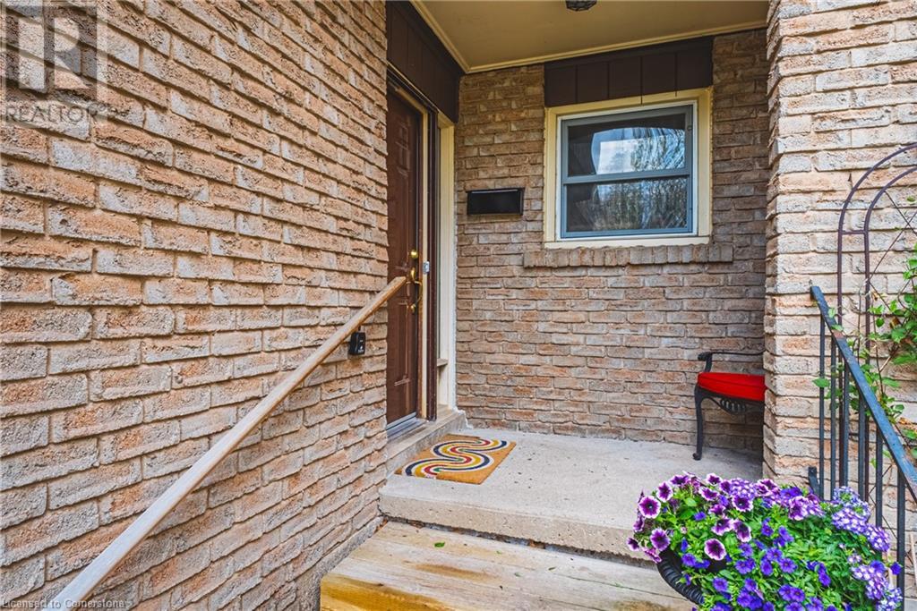 2301 Cavendish Drive Unit# 137, Burlington, Ontario  L7P 3M3 - Photo 2 - 40724556