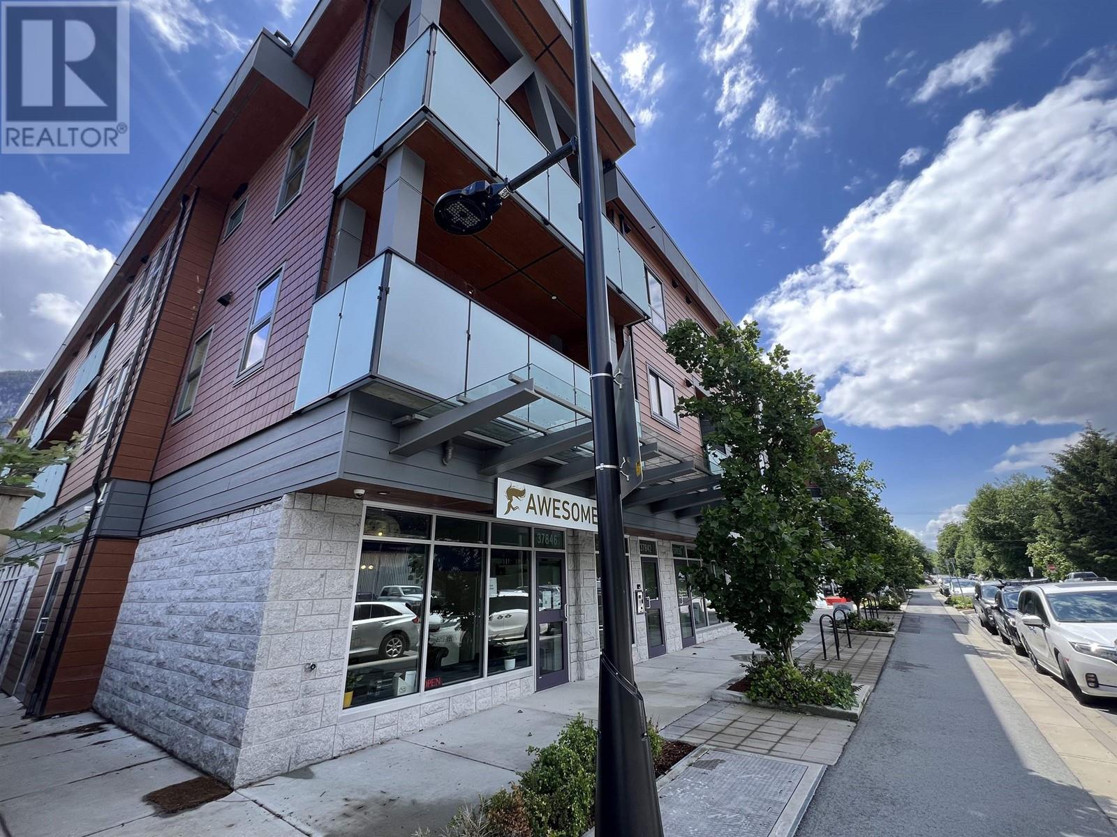 37846 Third Avenue, Squamish, British Columbia  V8B 0R8 - Photo 2 - C8069739