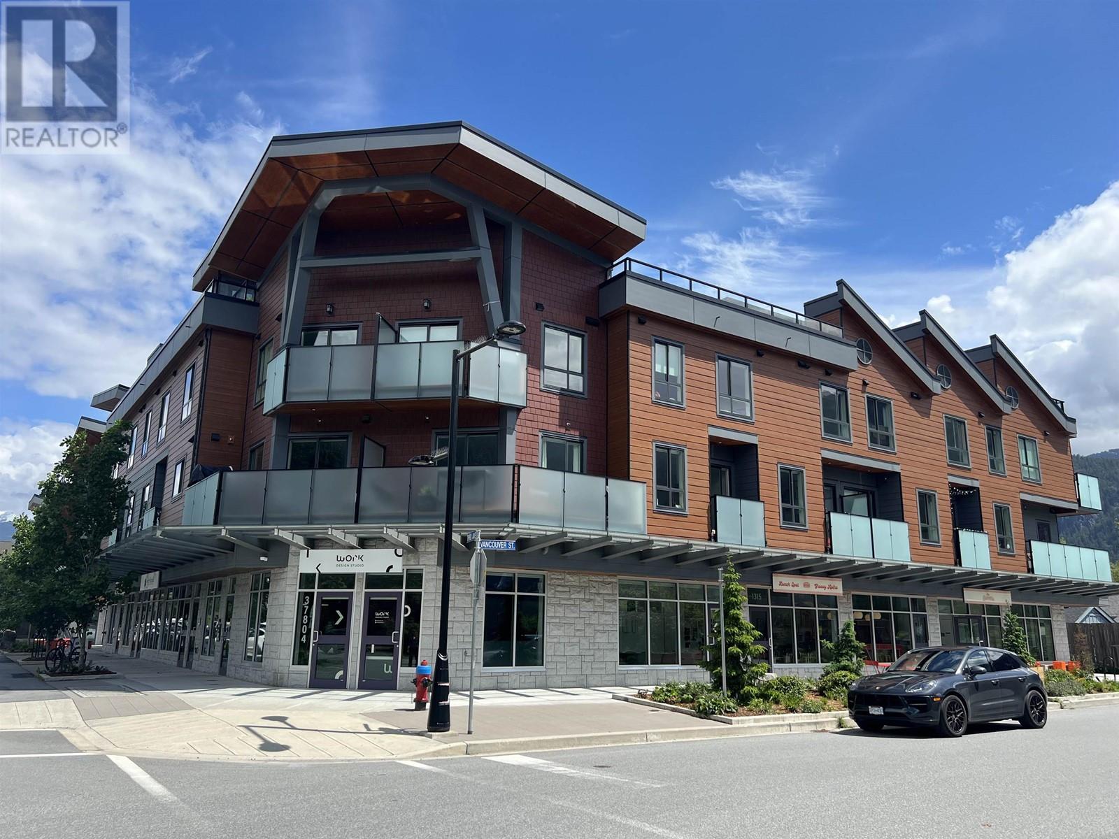 37846 Third Avenue, Squamish, British Columbia  V8B 0R8 - Photo 3 - C8069739