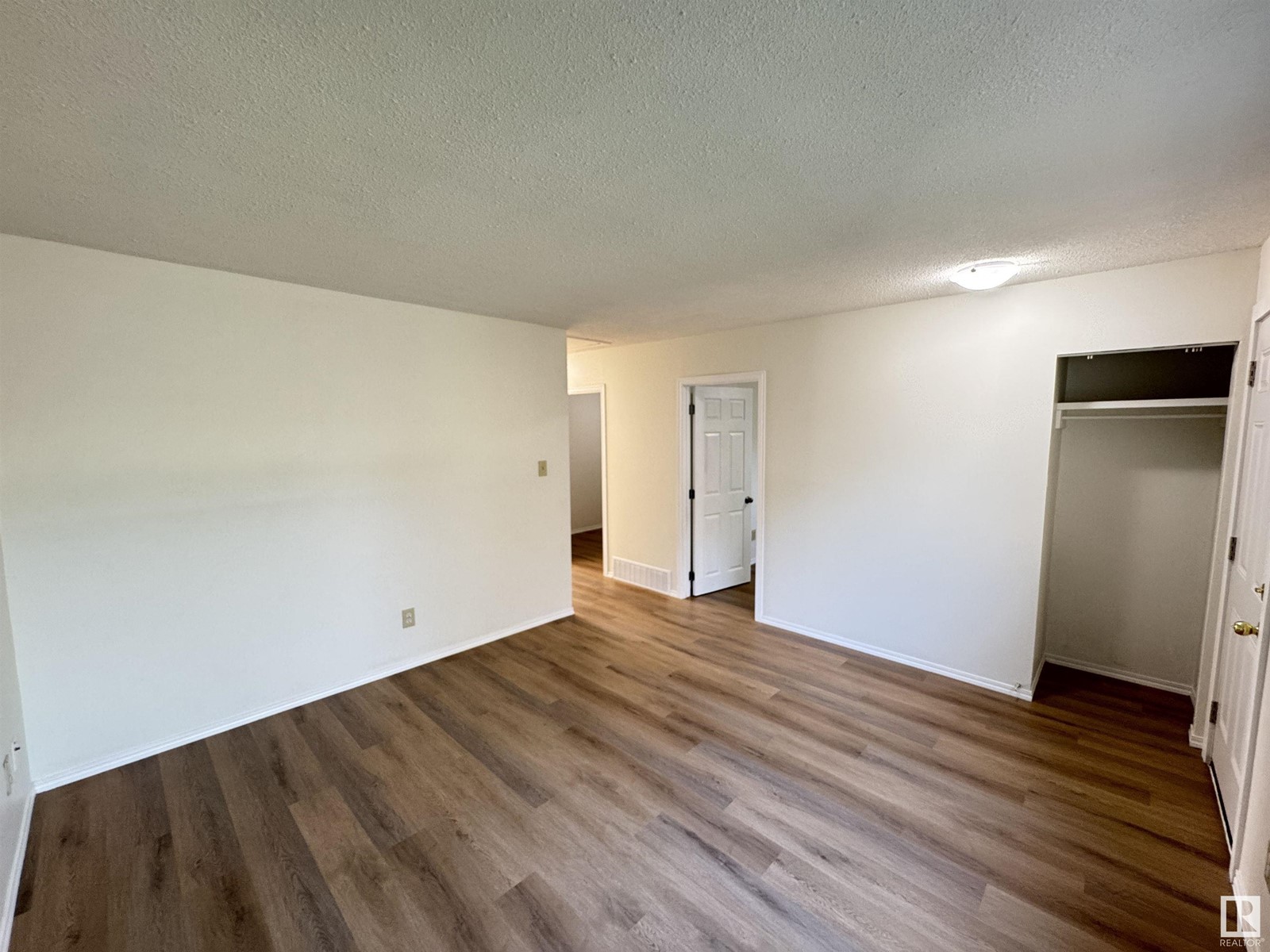 Property at 13140 65 ST NW NW image 5